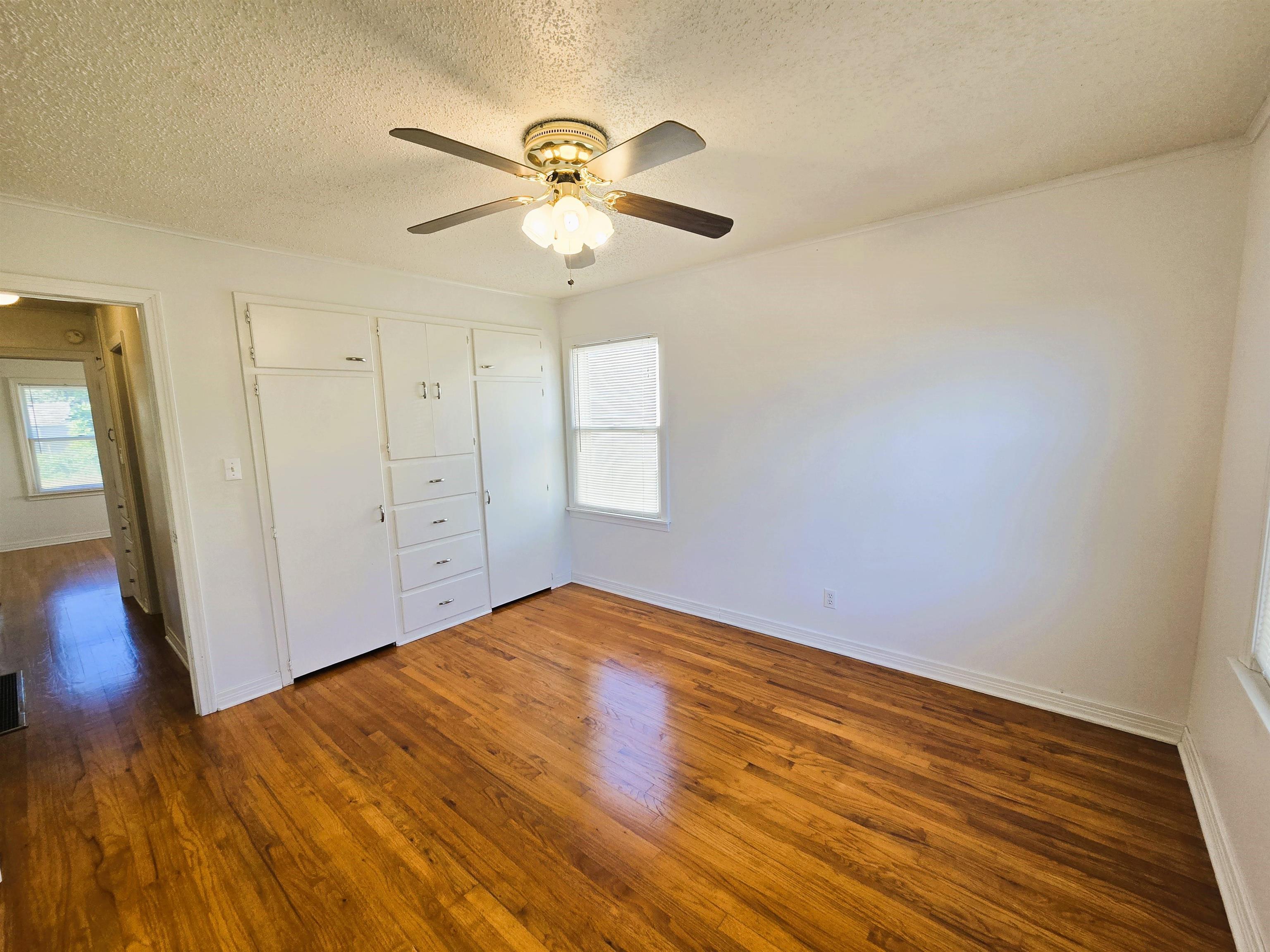 818 W Thompson Ave