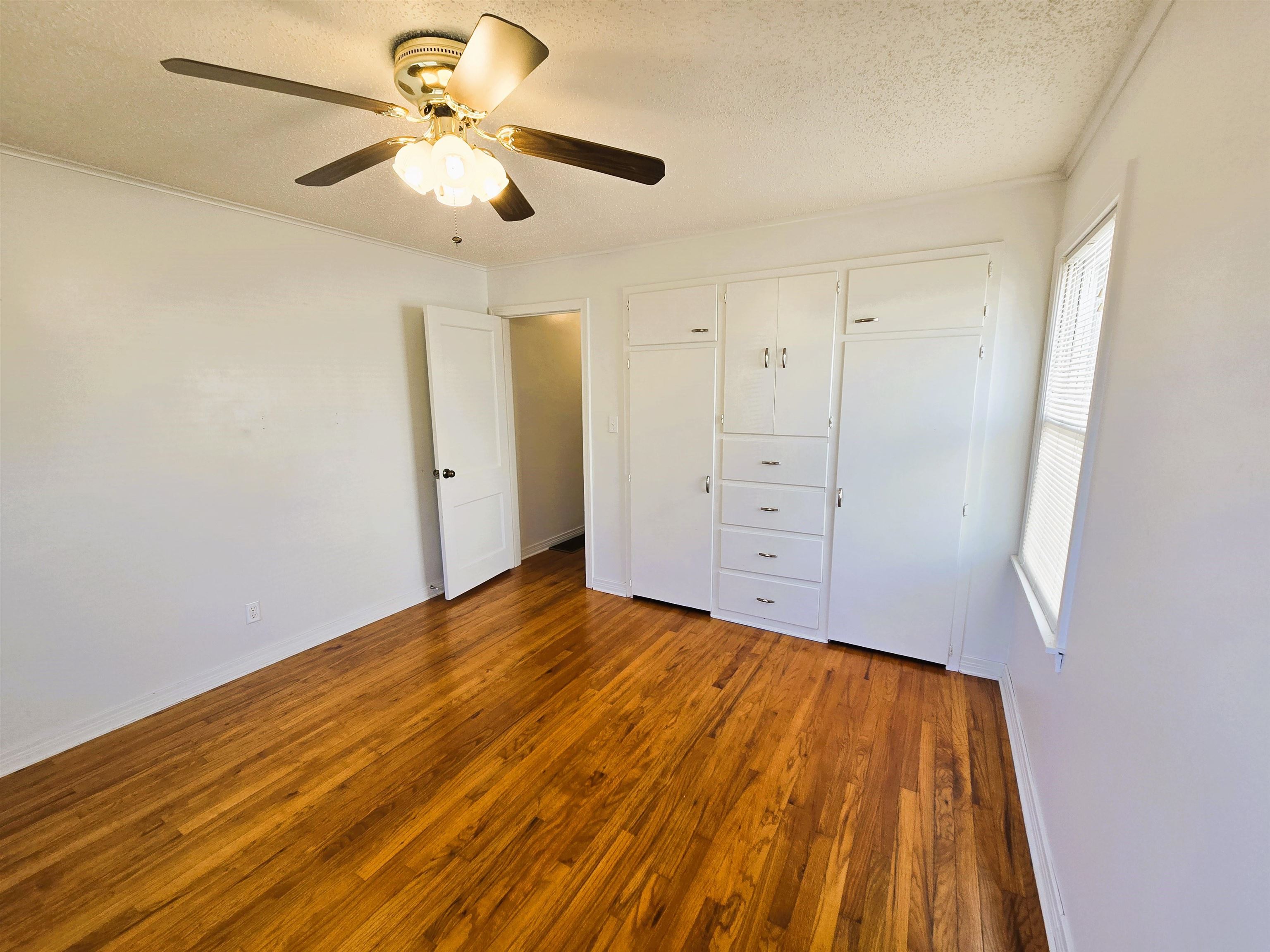 818 W Thompson Ave