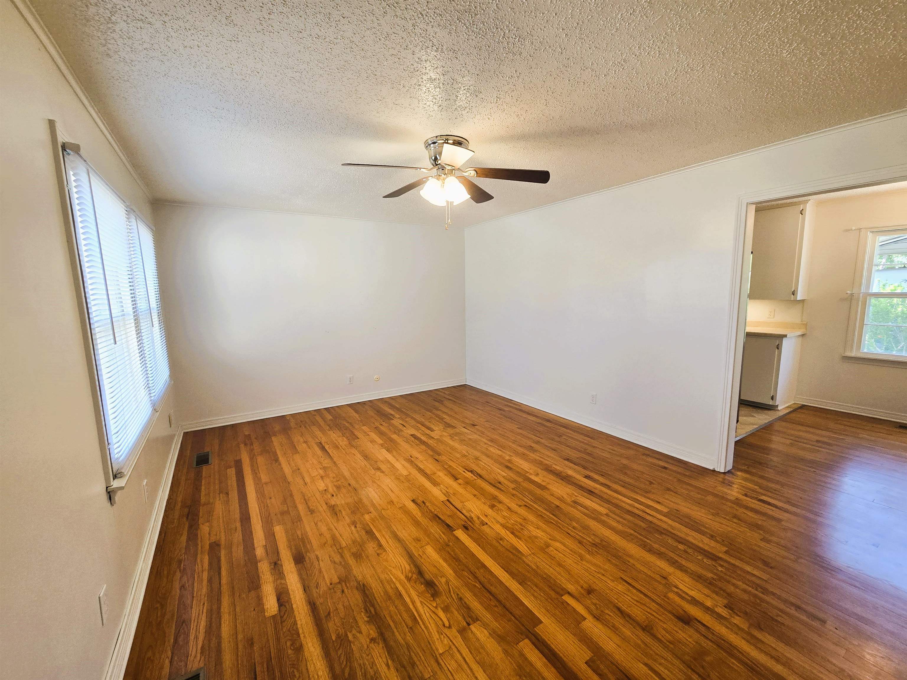 818 W Thompson Ave