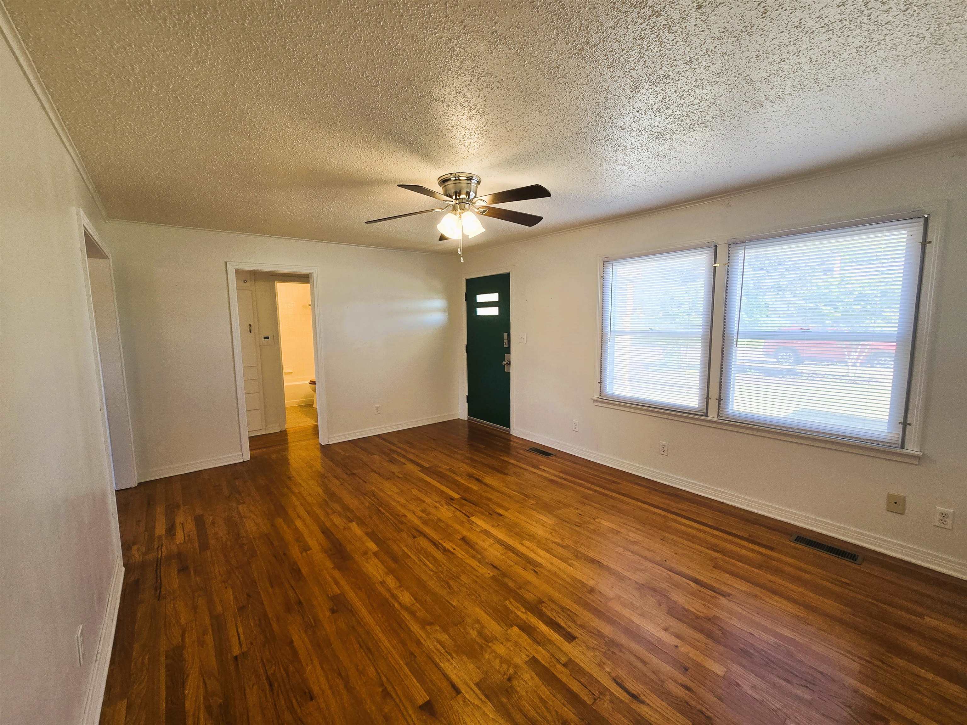 818 W Thompson Ave
