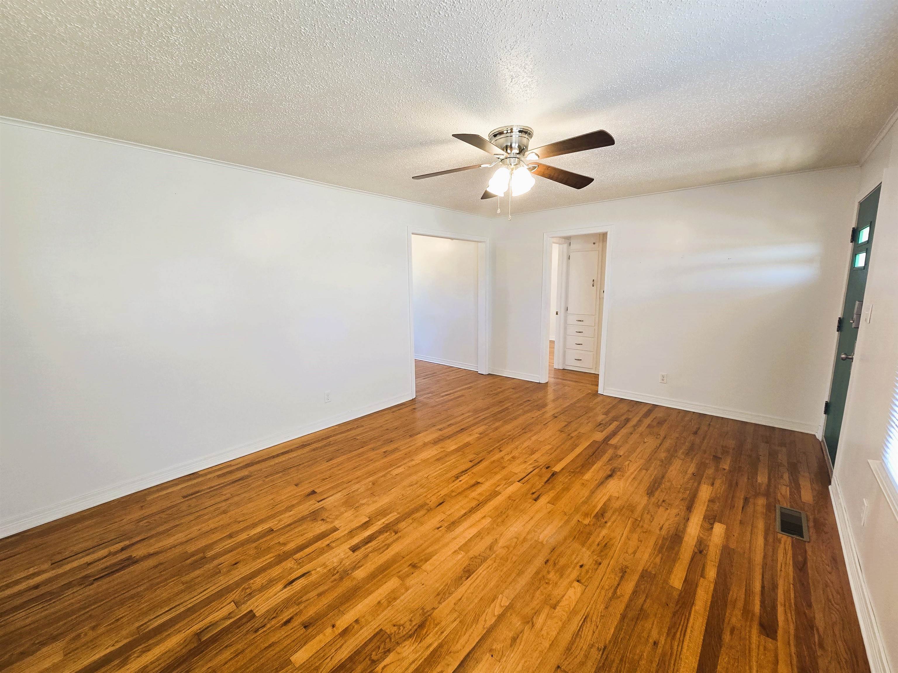 818 W Thompson Ave