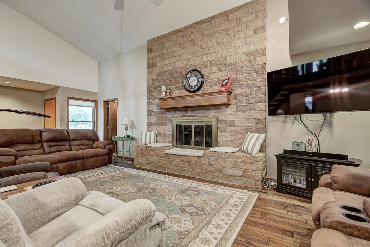 3225 Whippoorwill Ln