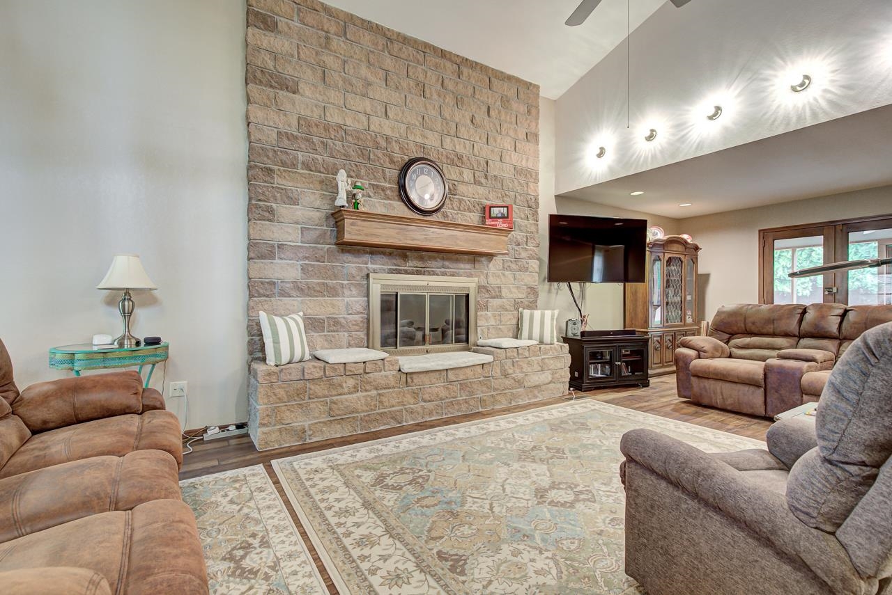 3225 Whippoorwill Ln