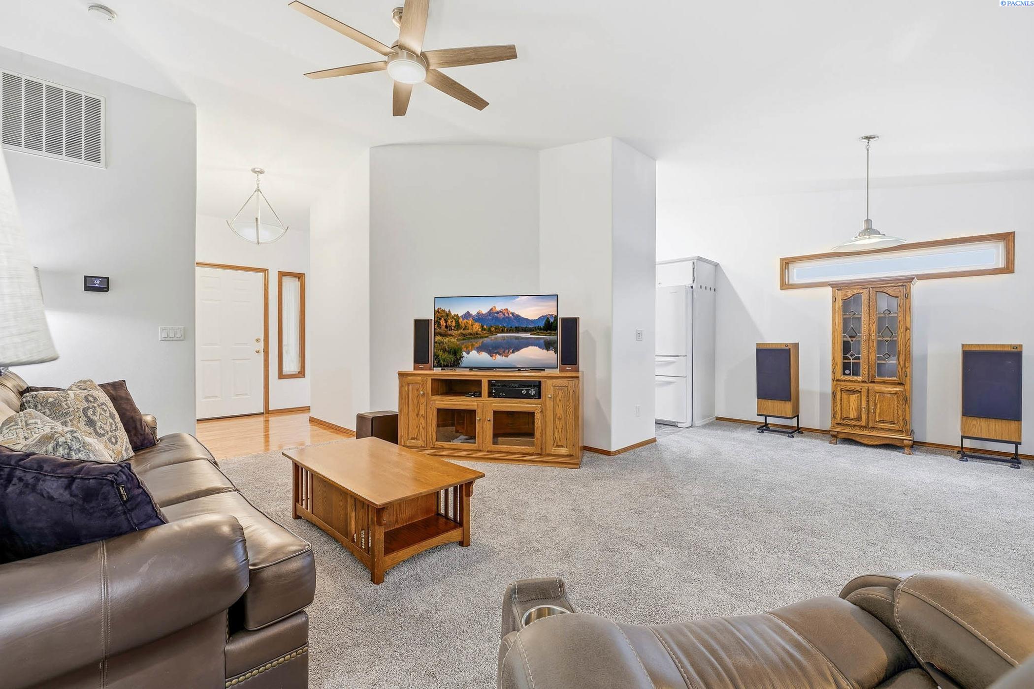 Homes for sale in Kennewick, WA | 320 W Canyon Lakes Dr, Kennewick, WA 99337 | MLS# 289986