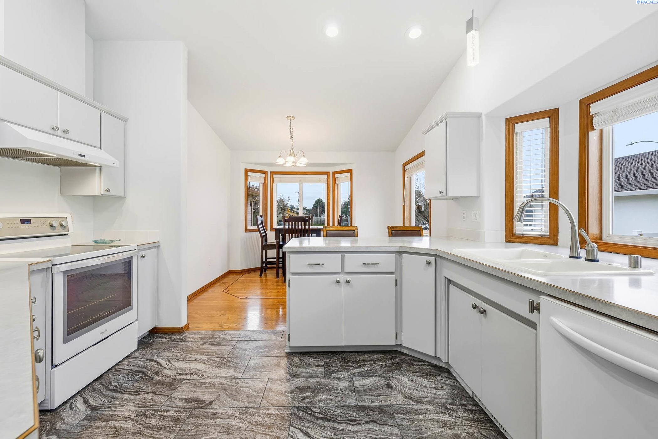 Homes for sale in Kennewick, WA | 320 W Canyon Lakes Dr, Kennewick, WA 99337 | MLS# 289986