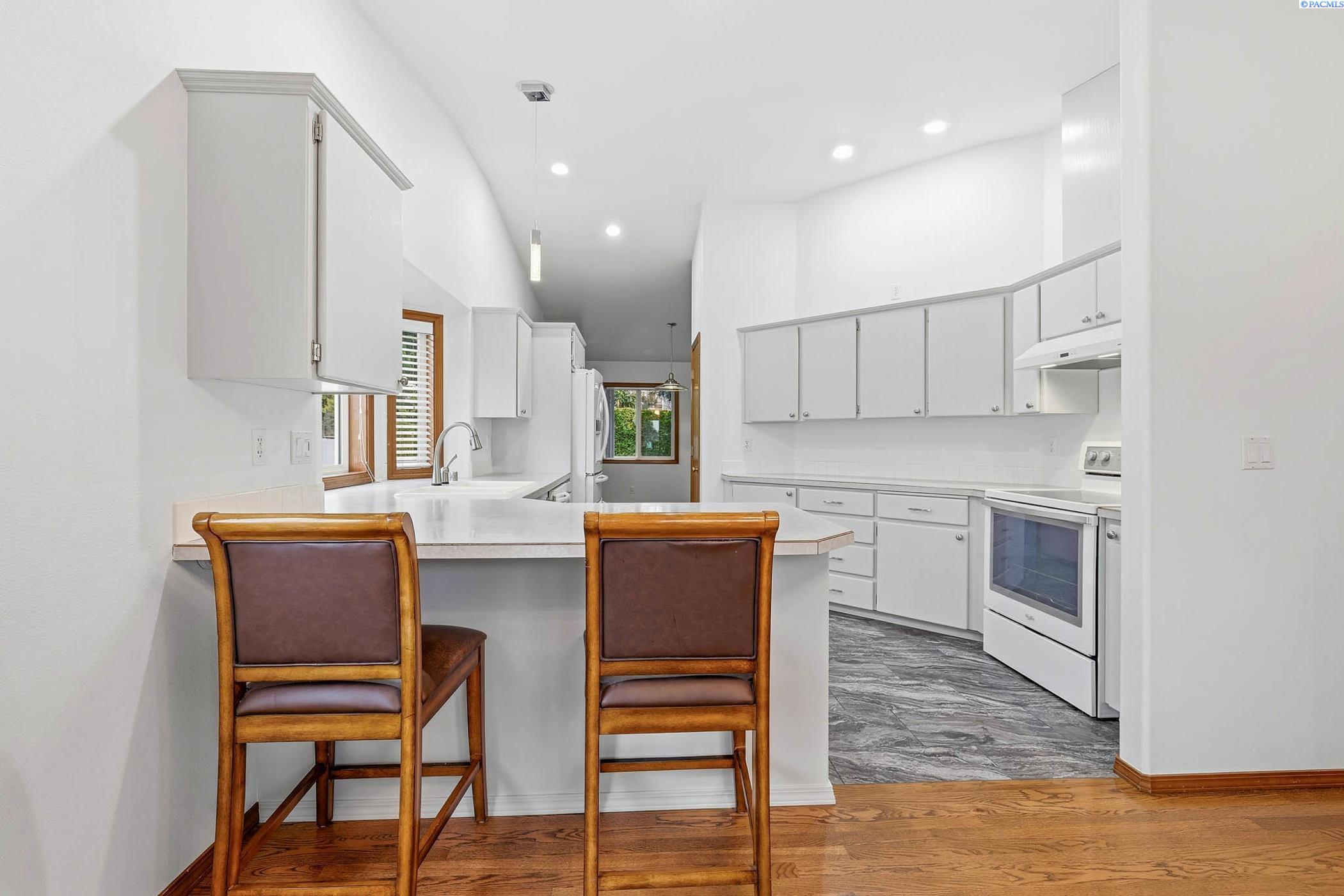 Homes for sale in Kennewick, WA | 320 W Canyon Lakes Dr, Kennewick, WA 99337 | MLS# 289986