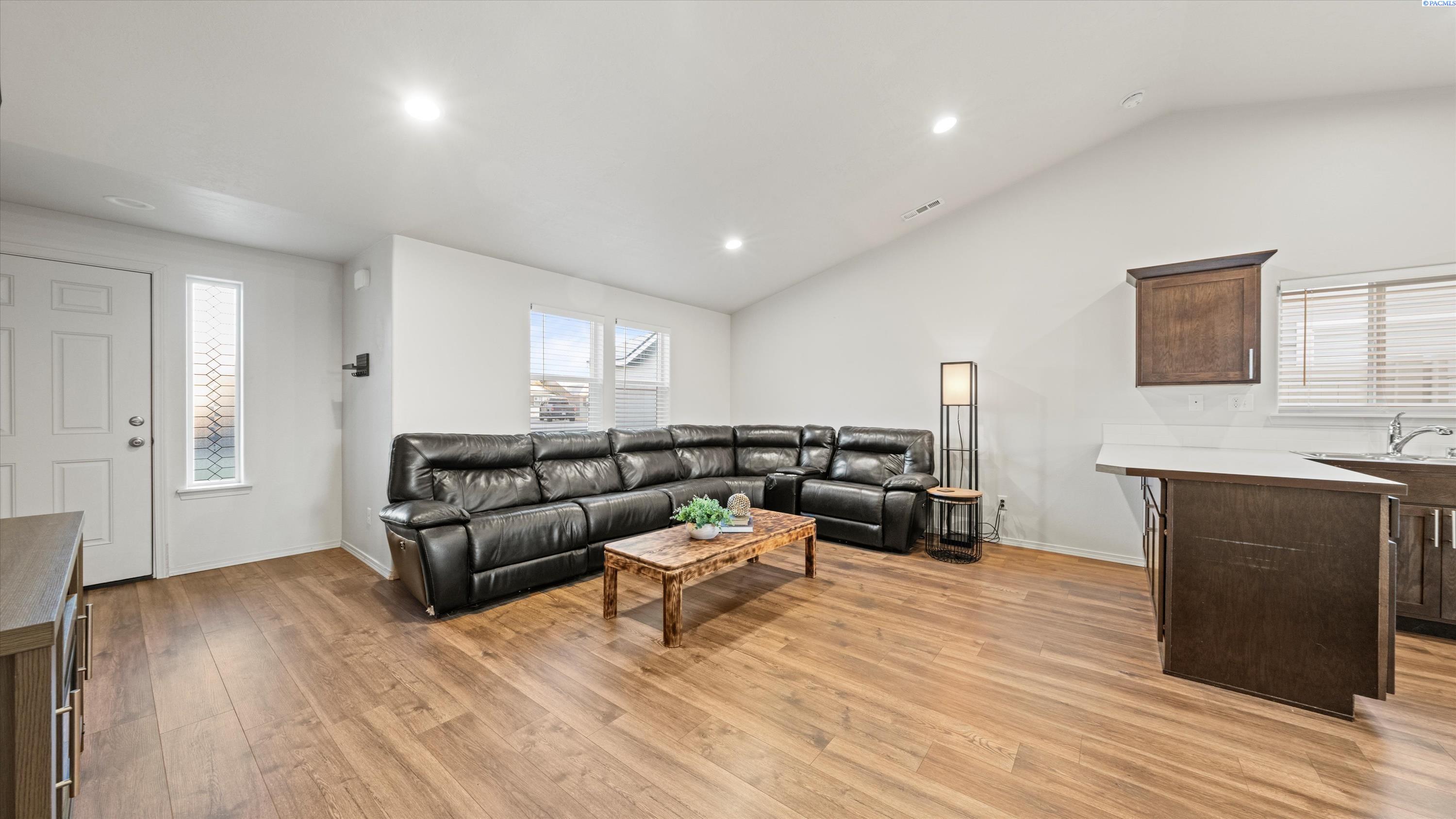 Homes for sale in Moses Lake, WA | 1029 W Sequoia Rd, Moses Lake, WA 98837 | MLS# 290054