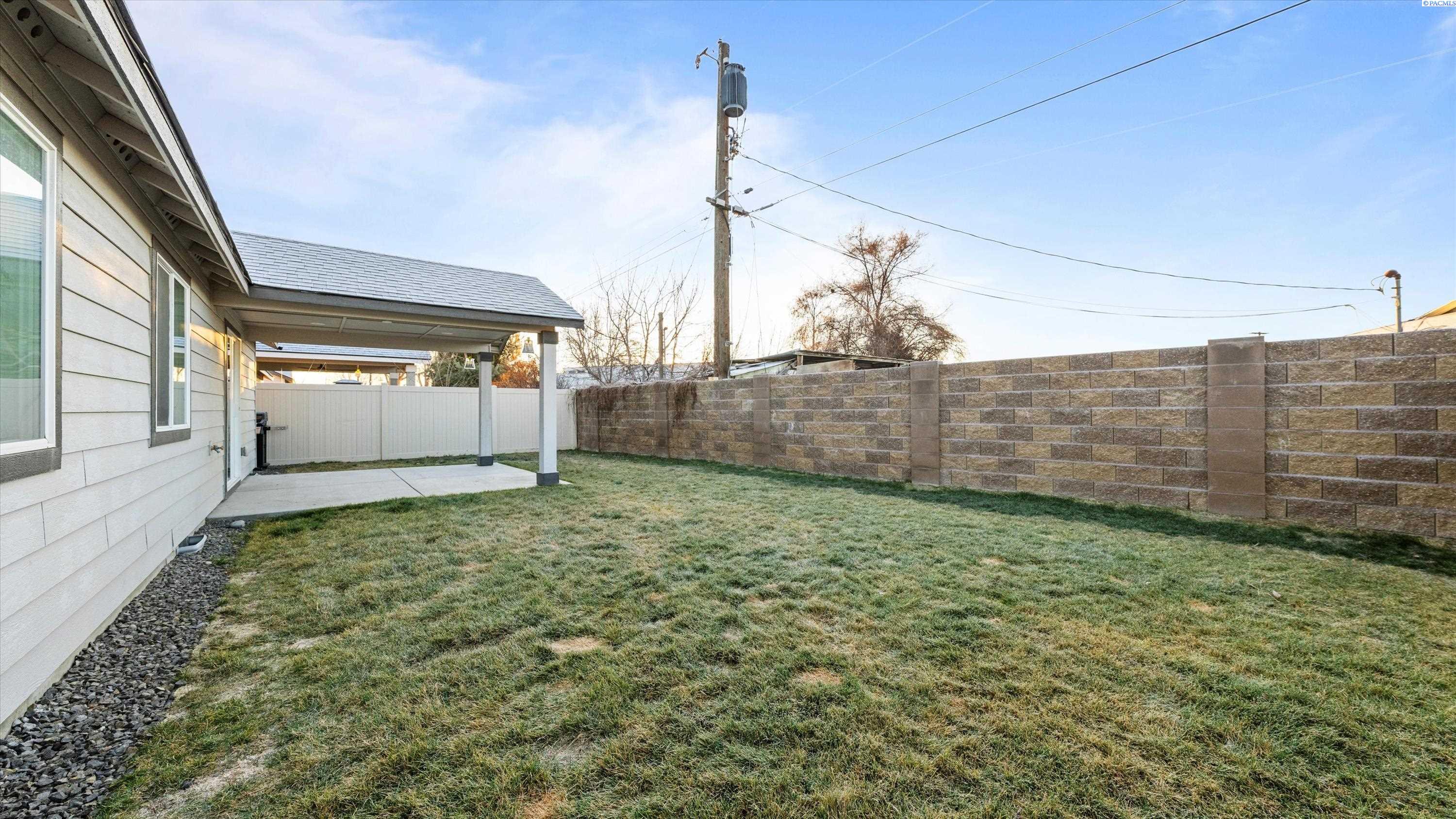 Homes for sale in Moses Lake, WA | 1029 W Sequoia Rd, Moses Lake, WA 98837 | MLS# 290054