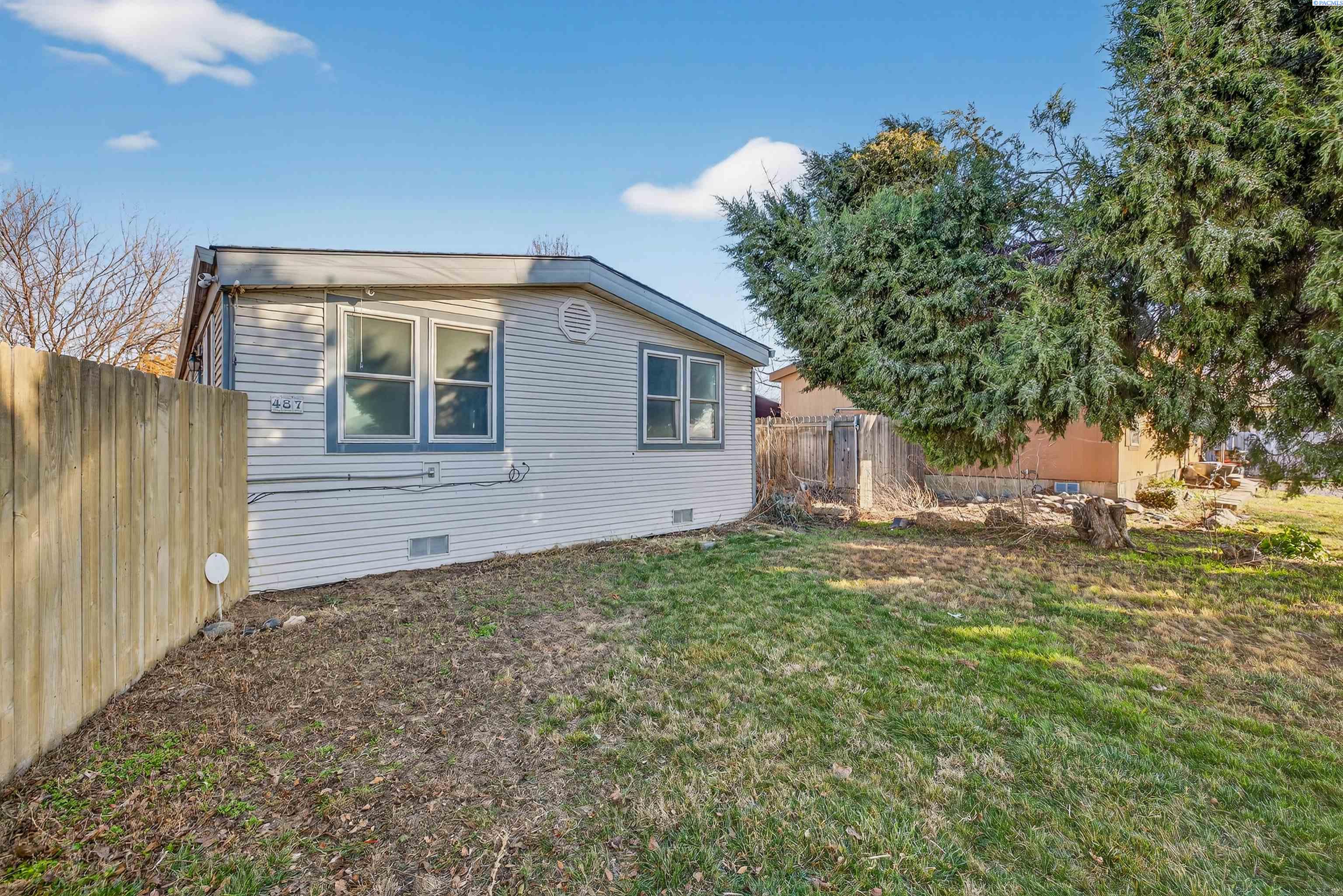 Homes for sale in Burbank, WA | 487 Hanson Lp, Burbank, WA 99323 | MLS# 290058