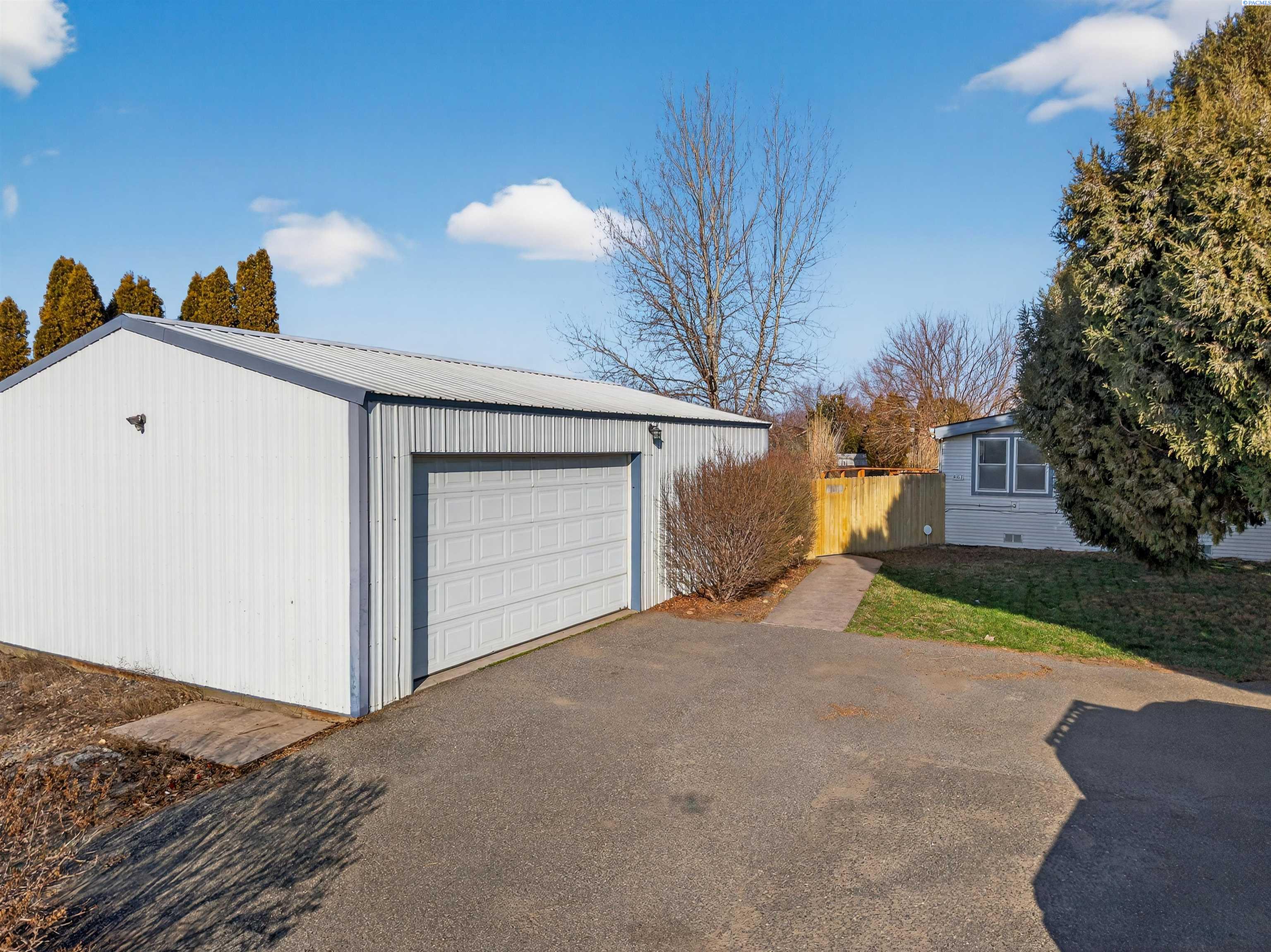 Homes for sale in Burbank, WA | 487 Hanson Lp, Burbank, WA 99323 | MLS# 290058