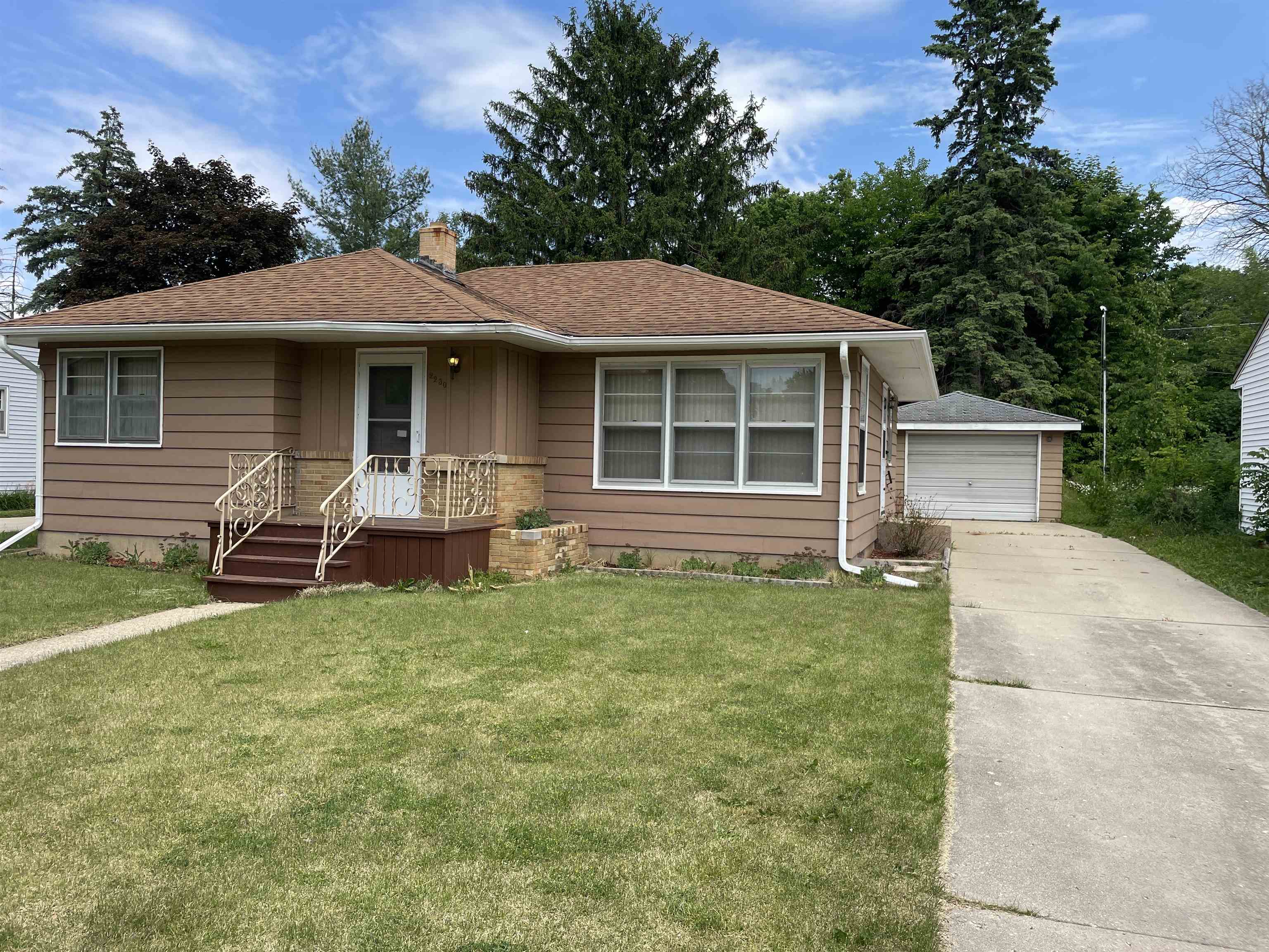 For Sale 2230 Ohio Parkway, Rockford, IL 61108 2 Beds / 2 Full Baths