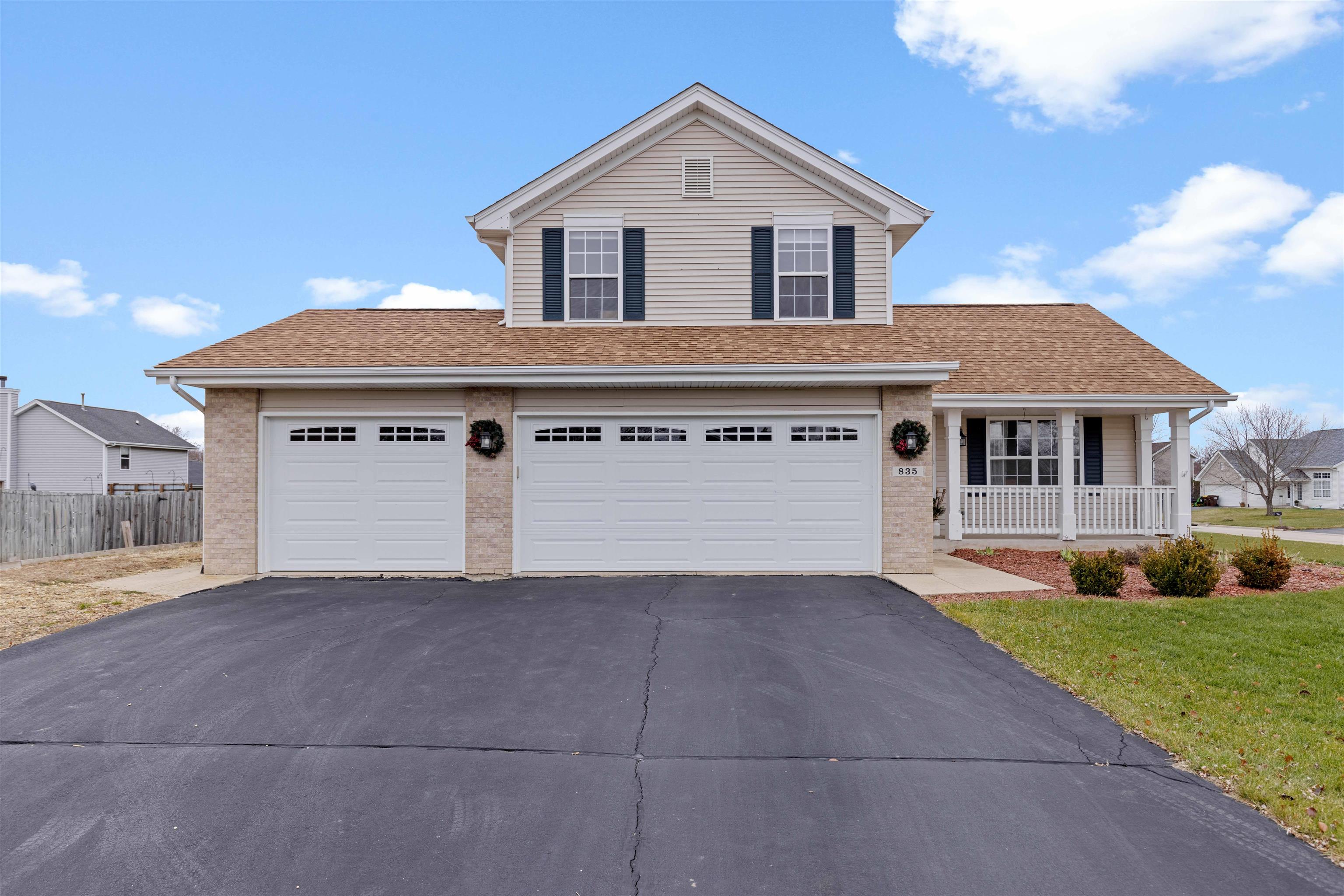 For Sale 835 Crestview Court, Rockton, IL 61072 4 Beds / 2 Full
