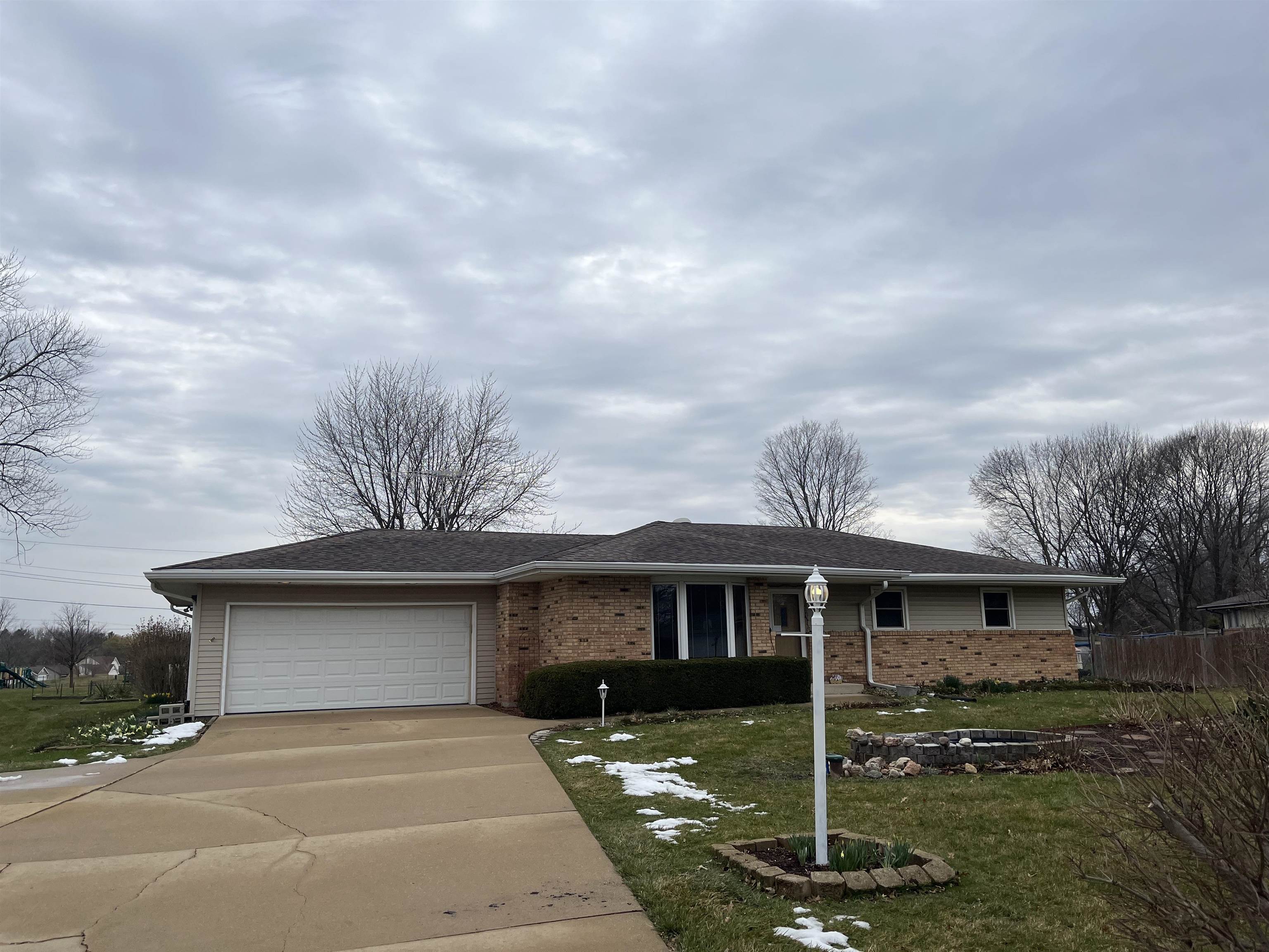 773 White Swan Lane, Rockford, IL Ruhl&Ruhl