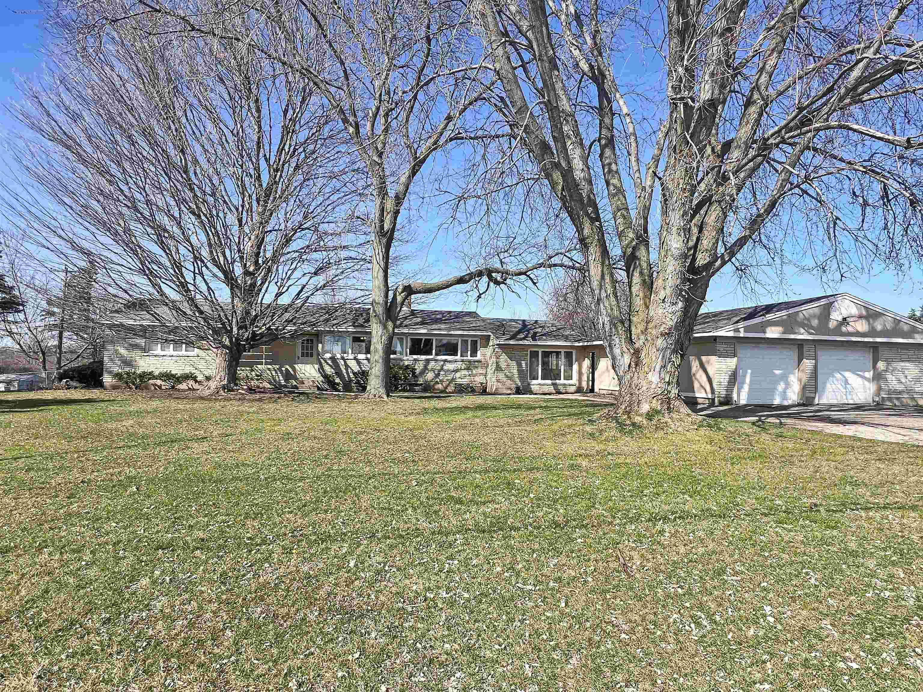Commercial Property For Sale Freeport IL The Golden Girlz