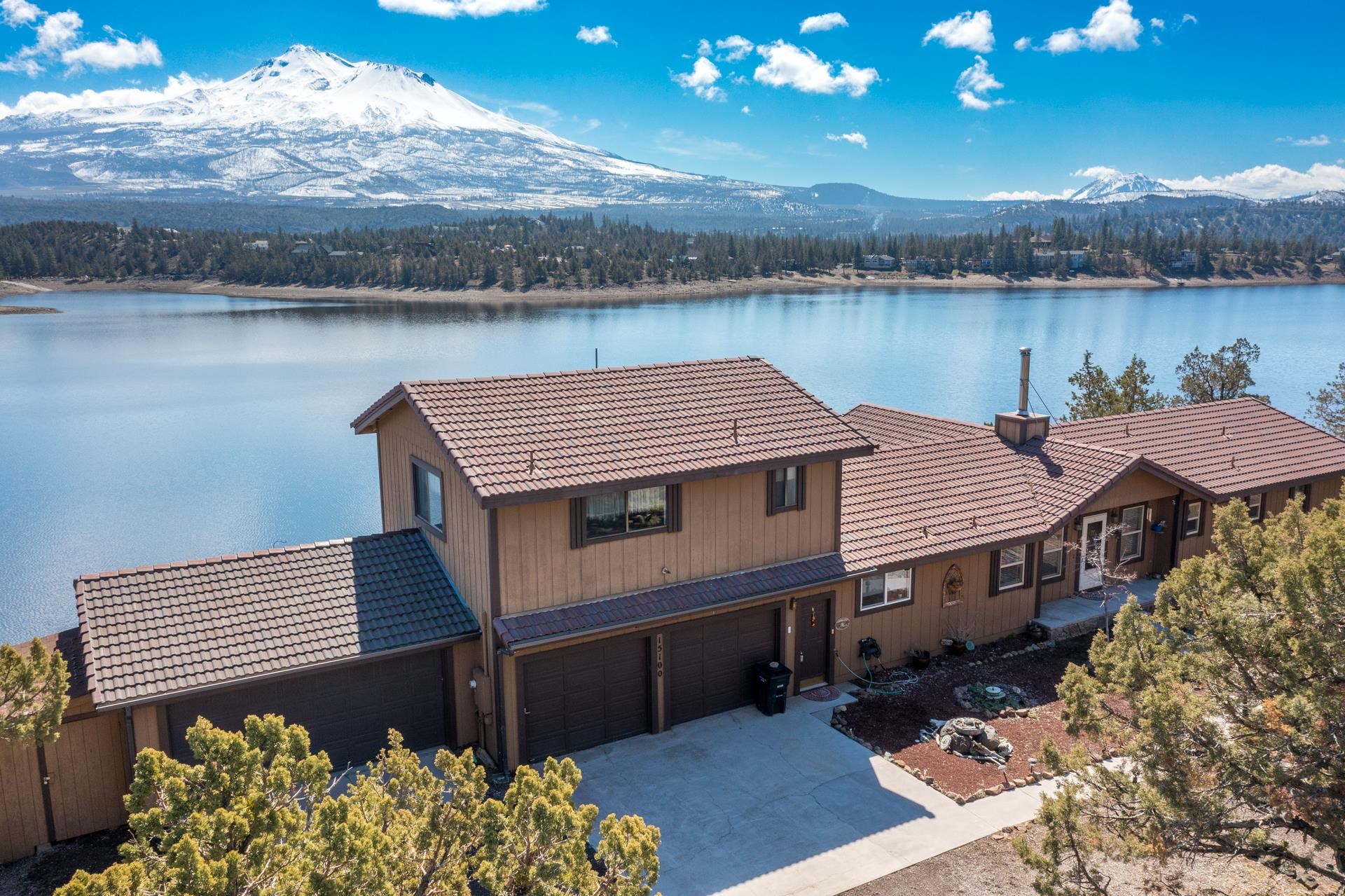 Absolutely stunning views of Mt. Shasta rising above Lake Shastina from this one of a kind custom home. Nestled on a 1.38 acre property with 386 feet of lake frontage this location and view are priceless! If there has ever been a home that needs to be seen in person to be fully appreciated...this is it. Boasting 3 bedrooms, plus an office and 4 car garage, with the unique separate living space including its own kitchen and bathroom. There are very few places in Lake Shastina zoned for multi-family, don't miss this outstanding opportunity.