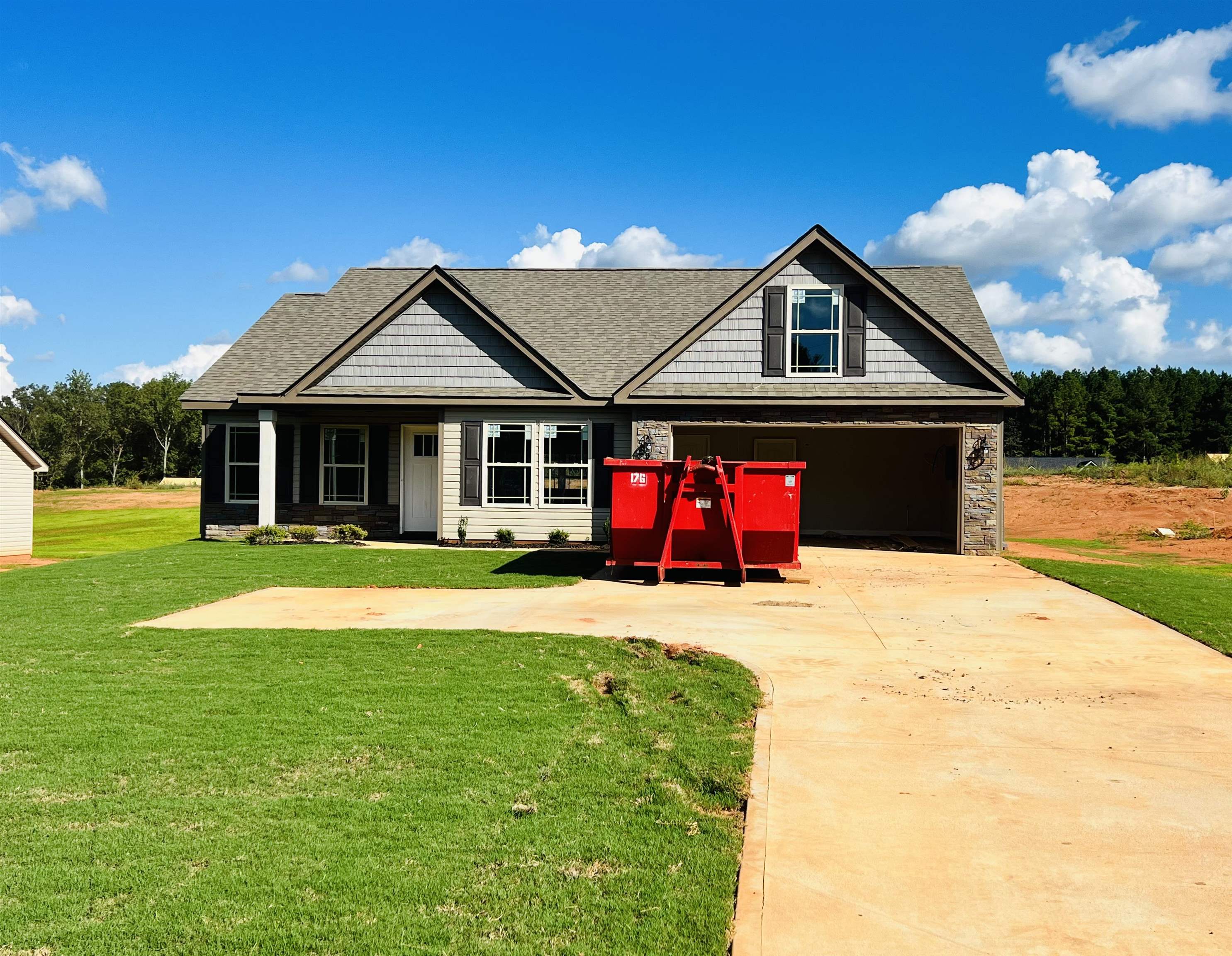 Welcome to Double Creek! The Jackson plan offers a beautiful, modern layout. Split floor plan. Kitchen open to living area. Plus a beautiful 12' X 12' sunroom! Home complete with the trademark chair rail, crown molding, and rope lighting.