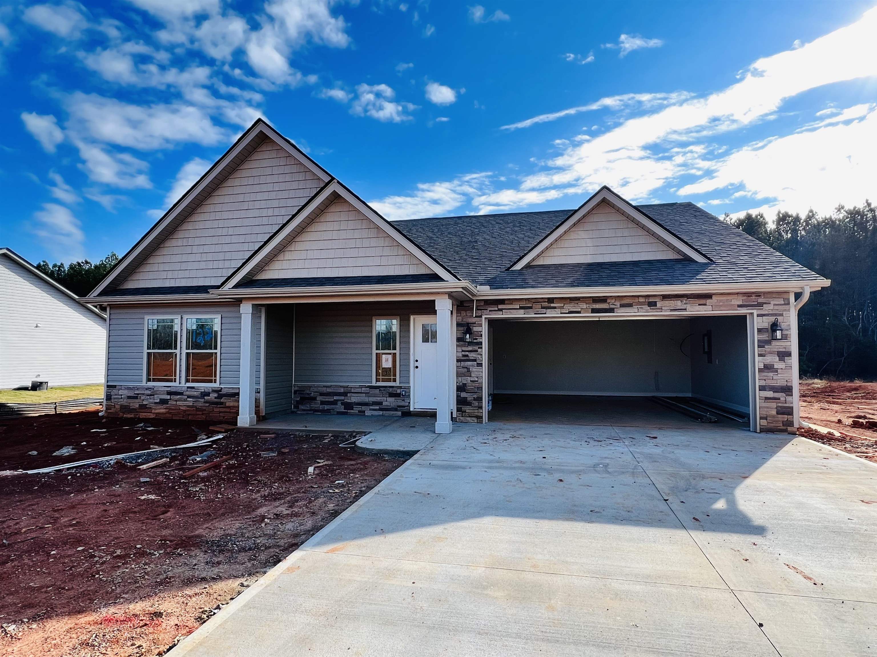 Welcome to Double Creek! The Franklin plan offers a beautiful, modern layout. Split floor plan. Open concept for the living room, dining, and kitchen. Home complete with the trademark chair rail, crown molding, and rope lighting.
