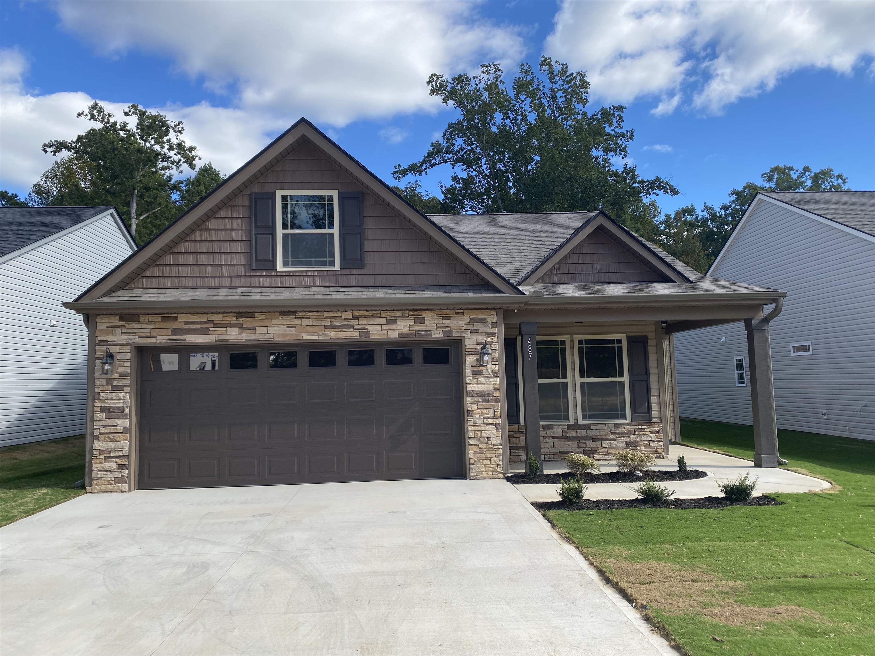 1368 SF Clifton plan - 3BR/2BA home being built for customer. Features include: granite countertops, Marsh cabinets, lots of crown molding and custom trim. Lot 33