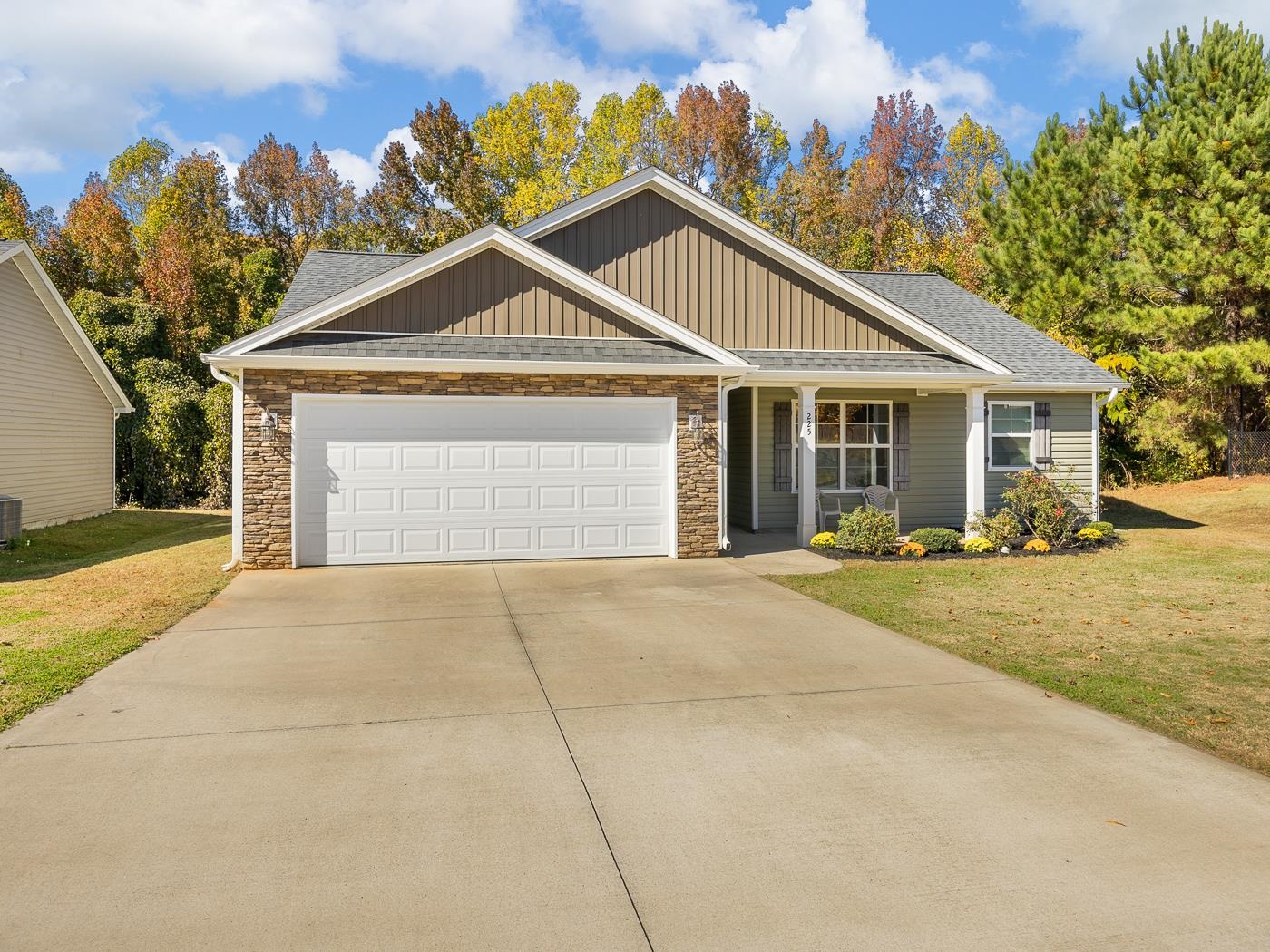 225 Stonewood Crossing Dr, Boiling Springs, SC 29316
