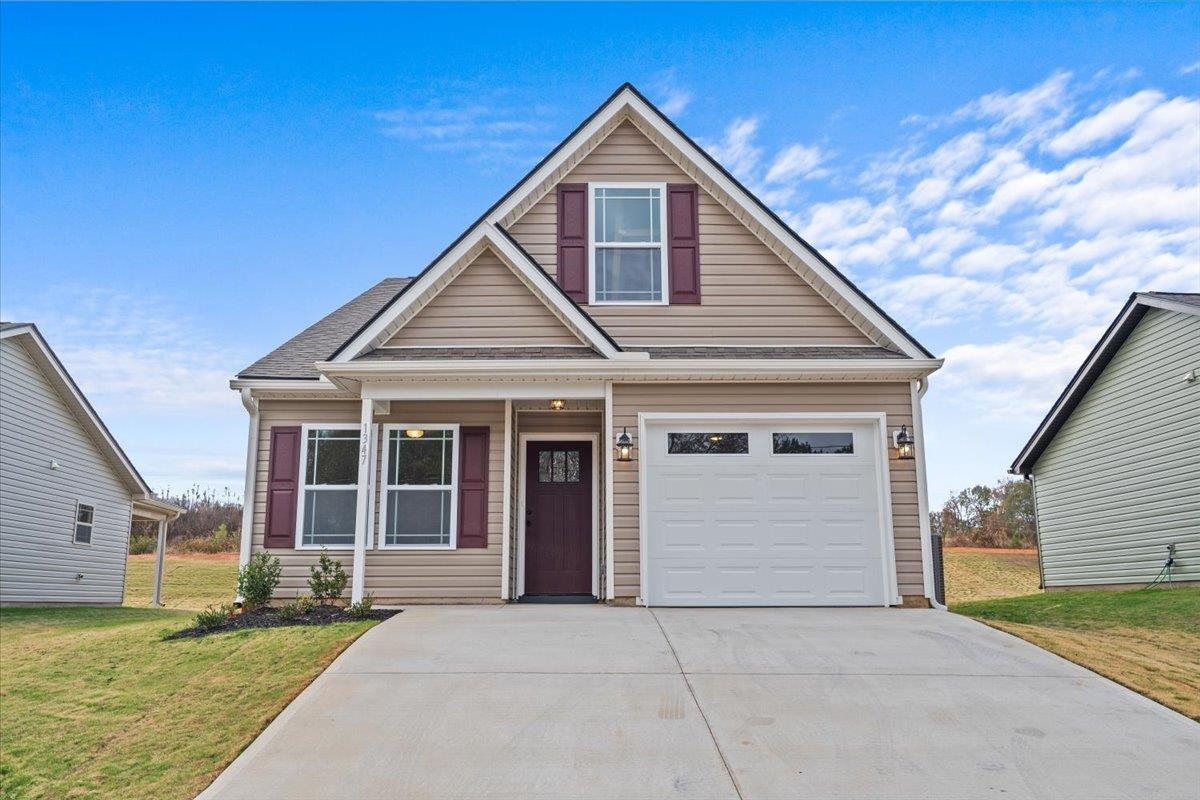 The Inman floor plan is a 2 bedroom, 2 bathroom single story home. Standard features include luxury vinyl plank flooring, trey ceiling in the master bedroom, and a 12x12 covered back patio! Gentry place is a new community that's conveniently located in a Spartanburg! Move in ready with Preferred Lender/Attorney Closing Costs Incentive Offered! Call today for more info.