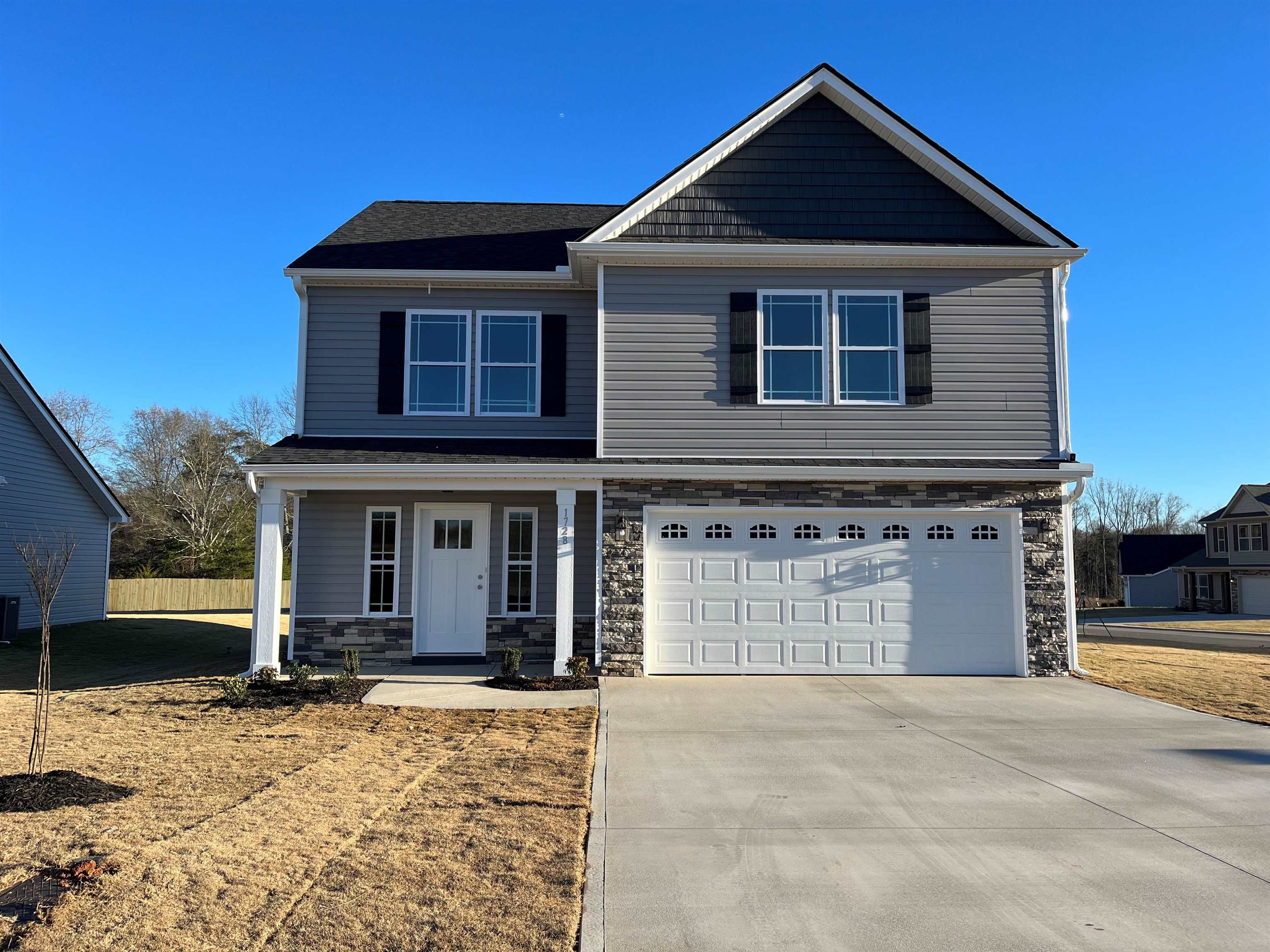 This is the HEATHERWOOD, a 4 bedroom, 2 1/2 bath home with walk in laundry, gas fireplace, upgraded flooring in living room, granite countertops, and a 12x12 back patio. Located in the NEW Elliott Park community in Lyman just minutes from Spartanburg and Greenville. Call today for more info!