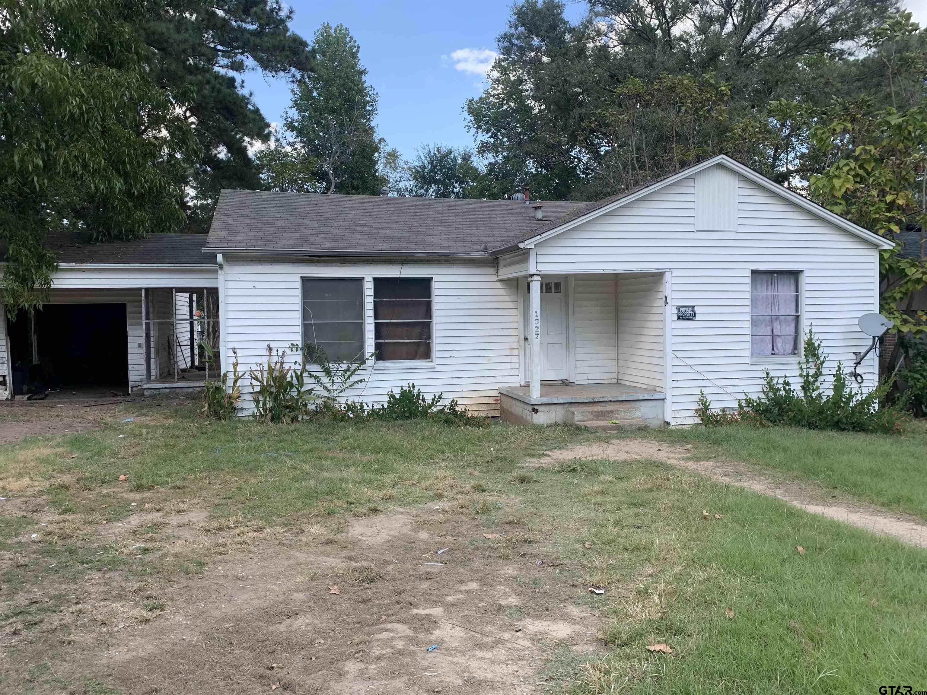 Looking for a rental investment or great starter home? With a little TLC, this property can be made into a place to call home! Sitting within the city limits, this property is close to everything Mount Pleasant has to offer! Another benefit is that it is just a few blocks away from Annie Sims Elementary School! Call today to set up a time to take a look!