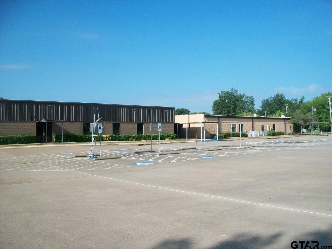 214 SCHOOL STREET, Winfield, TX 75493
