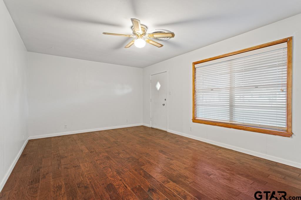 Large open space could be bonus room or office