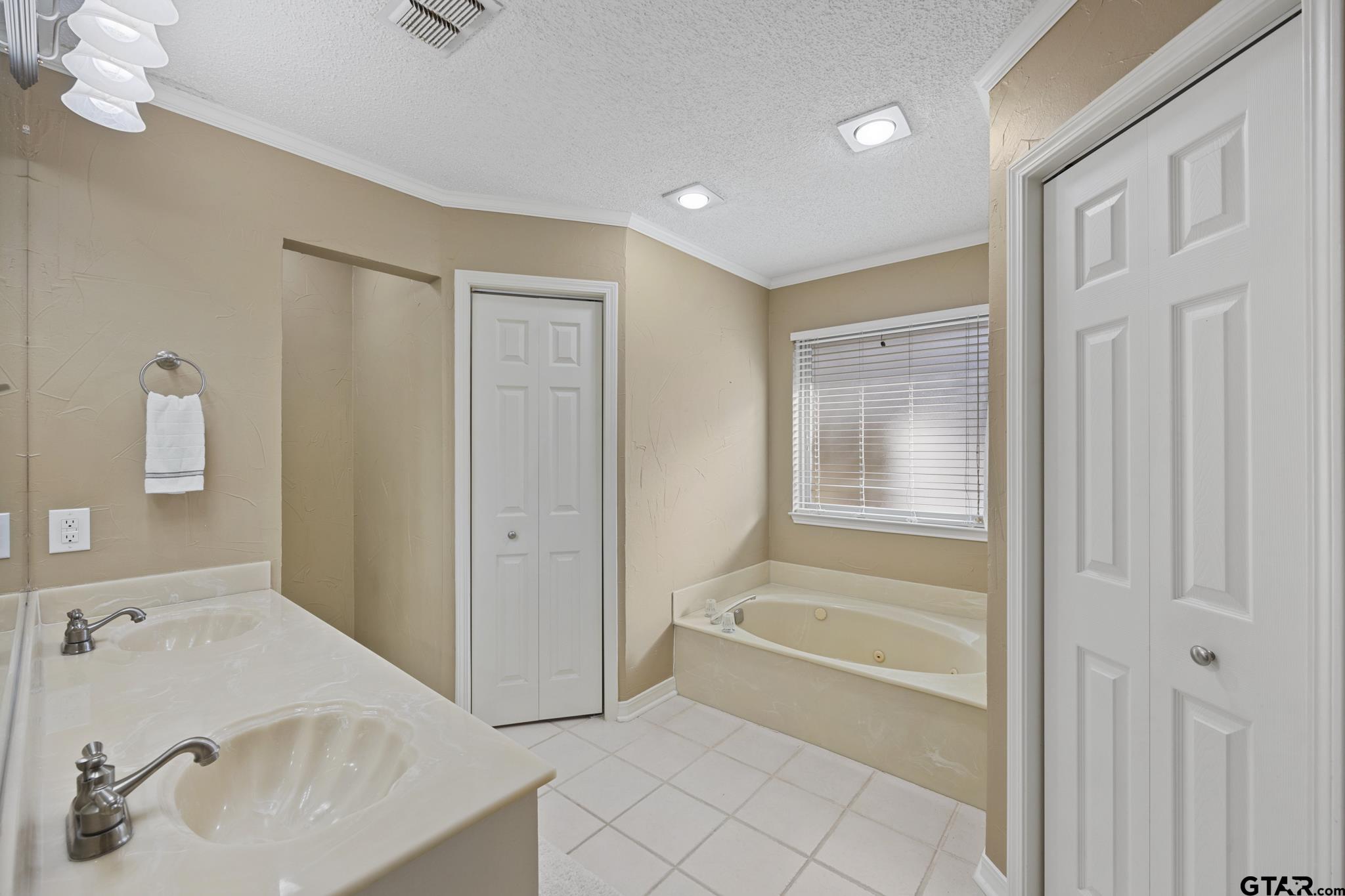 2 closets, jetted tub, separate walk-in shower, double vanity
