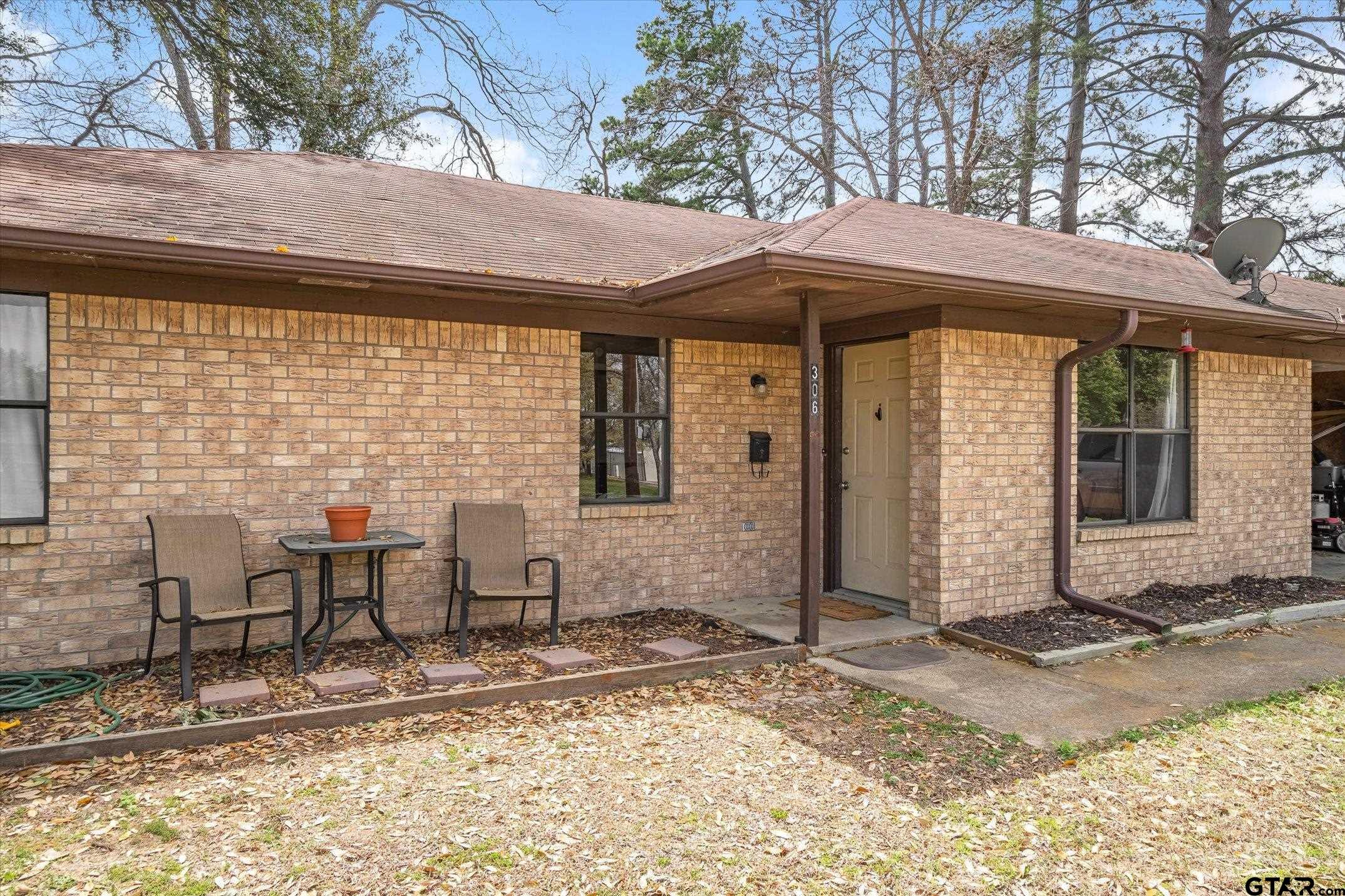 304 & 306 Ivey, Mineola, Texas 75773, ,Duplex,For Sale,Ivey,23005802