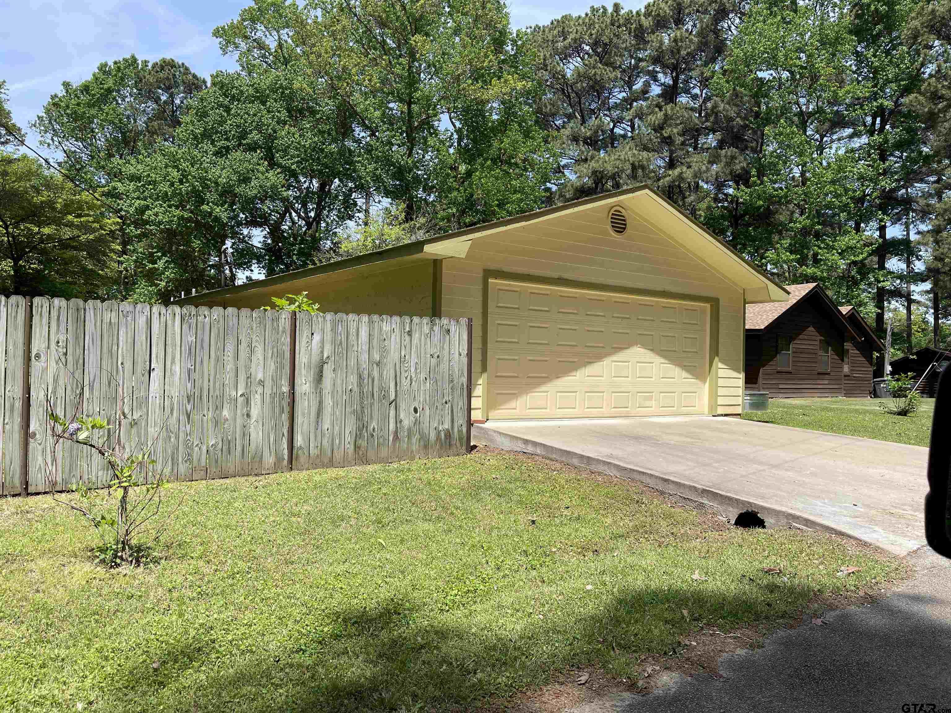 275 Lake Drive, Mt Vernon, Texas 75457, 3 Bedrooms Bedrooms, ,2 BathroomsBathrooms,Single Family Detached,For Sale,Lake Drive,23009595