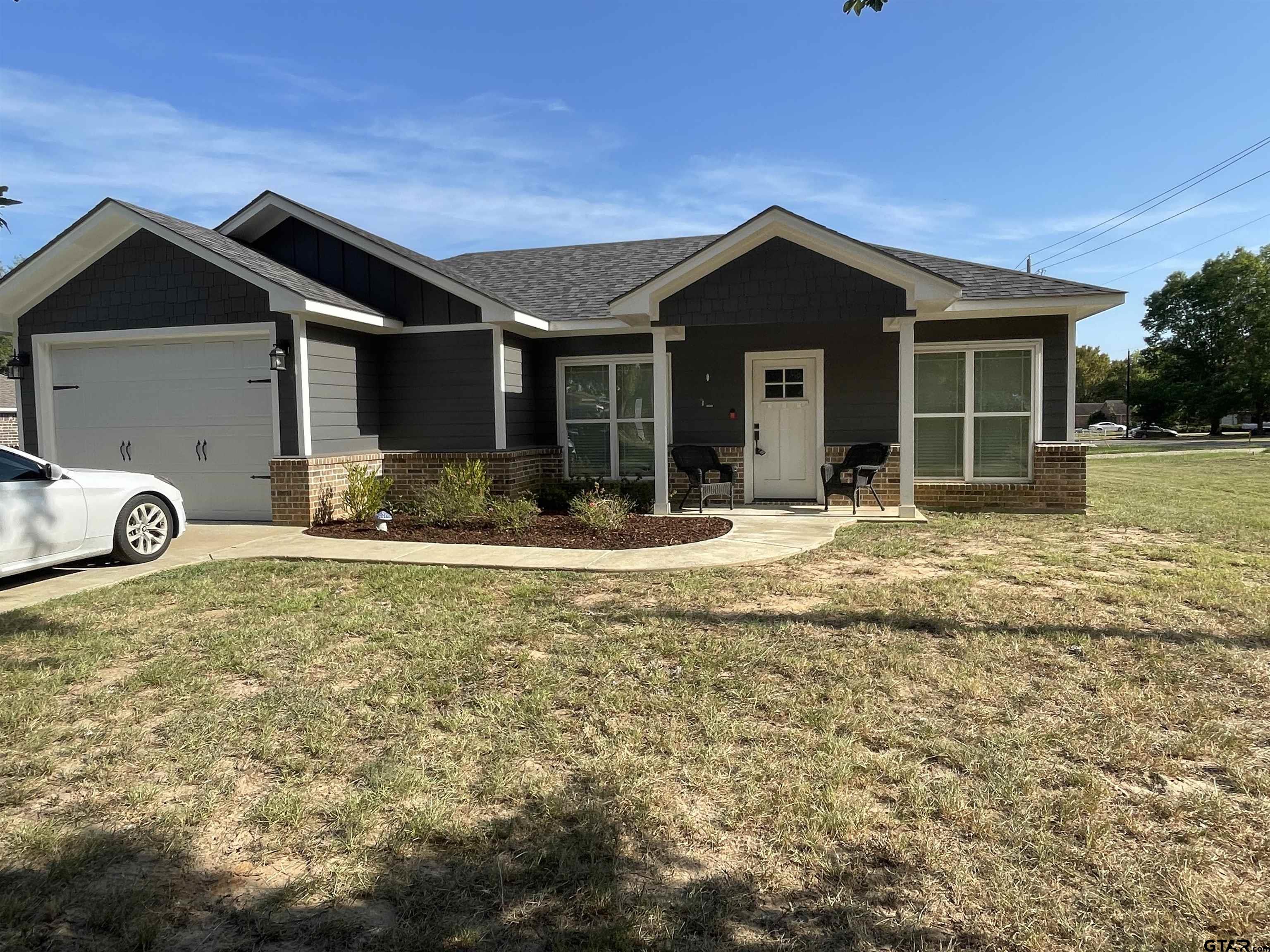 416 South Street, Lindale, Texas 75771, 3 Bedrooms Bedrooms, ,2 BathroomsBathrooms,Single Family Detached,For Sale,South Street,23010622