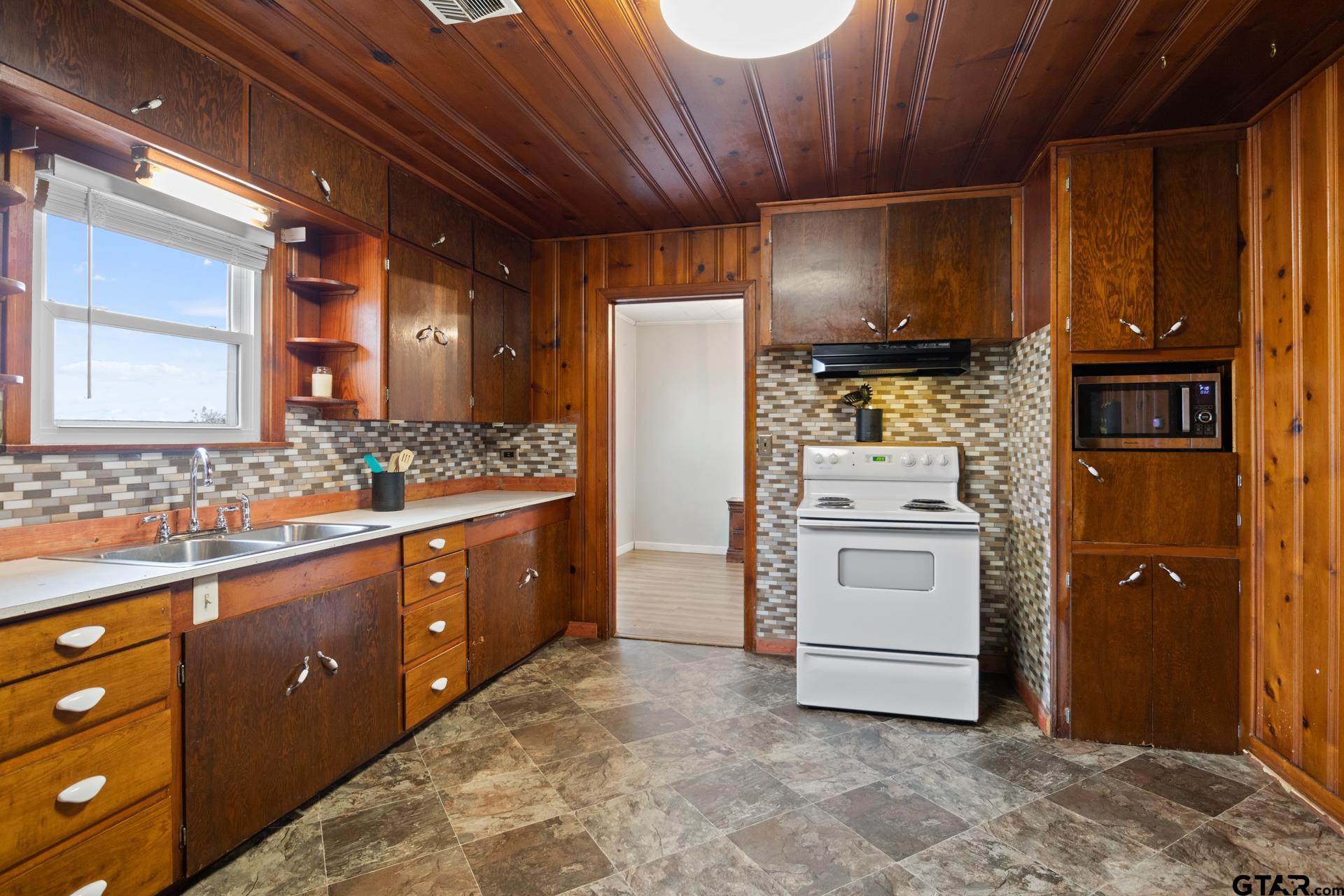 605 E Crawford St Talco, Texas 75487 Price 139,900 MLS 23015997