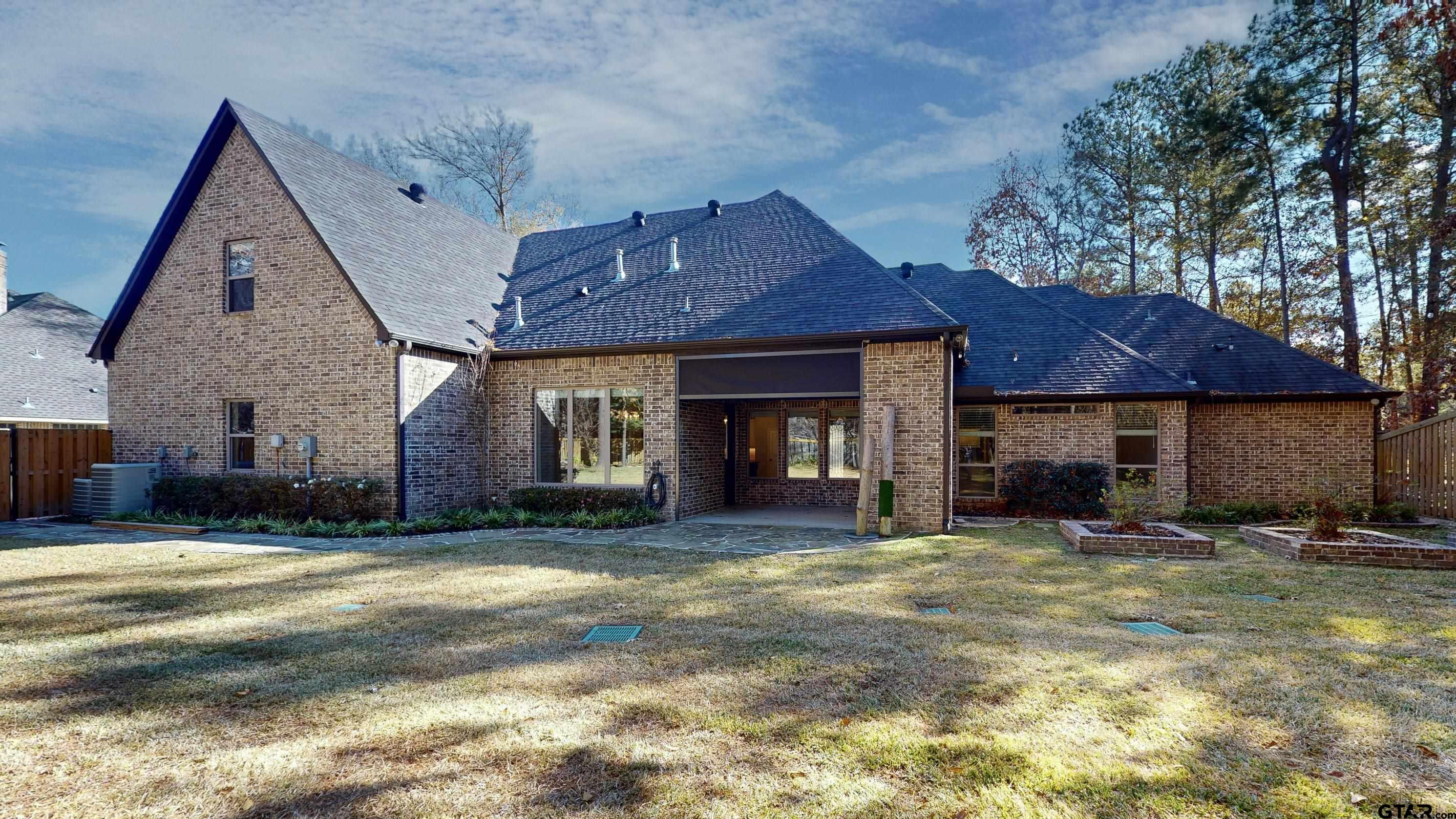 3668 Southwood Drive, Tyler, Texas 75707, 4 Bedrooms Bedrooms, ,3 BathroomsBathrooms,Single Family Detached,For Sale,Southwood Drive,24001488