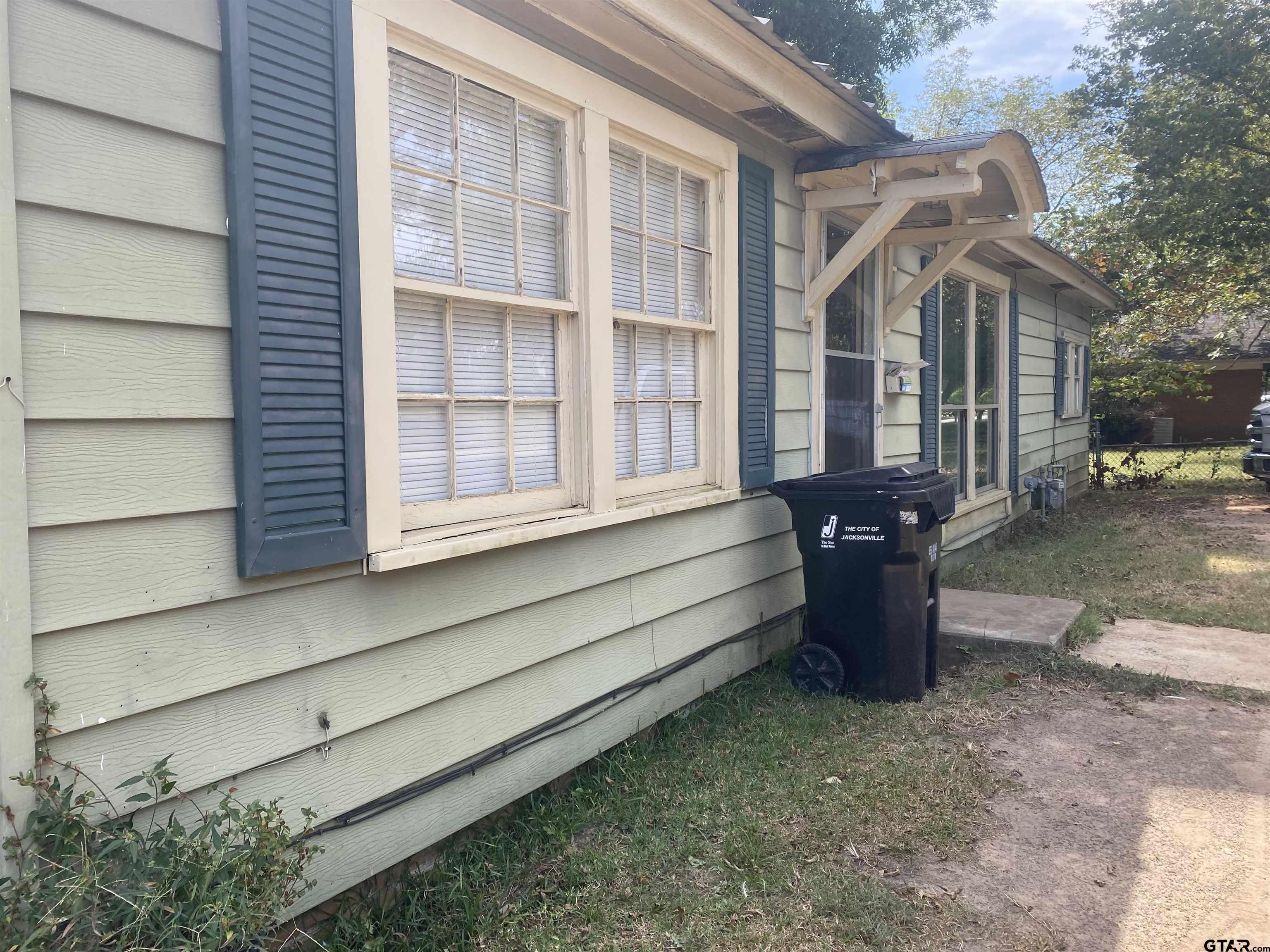 645 Madison St, Jacksonville, Texas 75766, 3 Bedrooms Bedrooms, ,1 BathroomBathrooms,Single Family Detached,For Sale,Madison St,24001685
