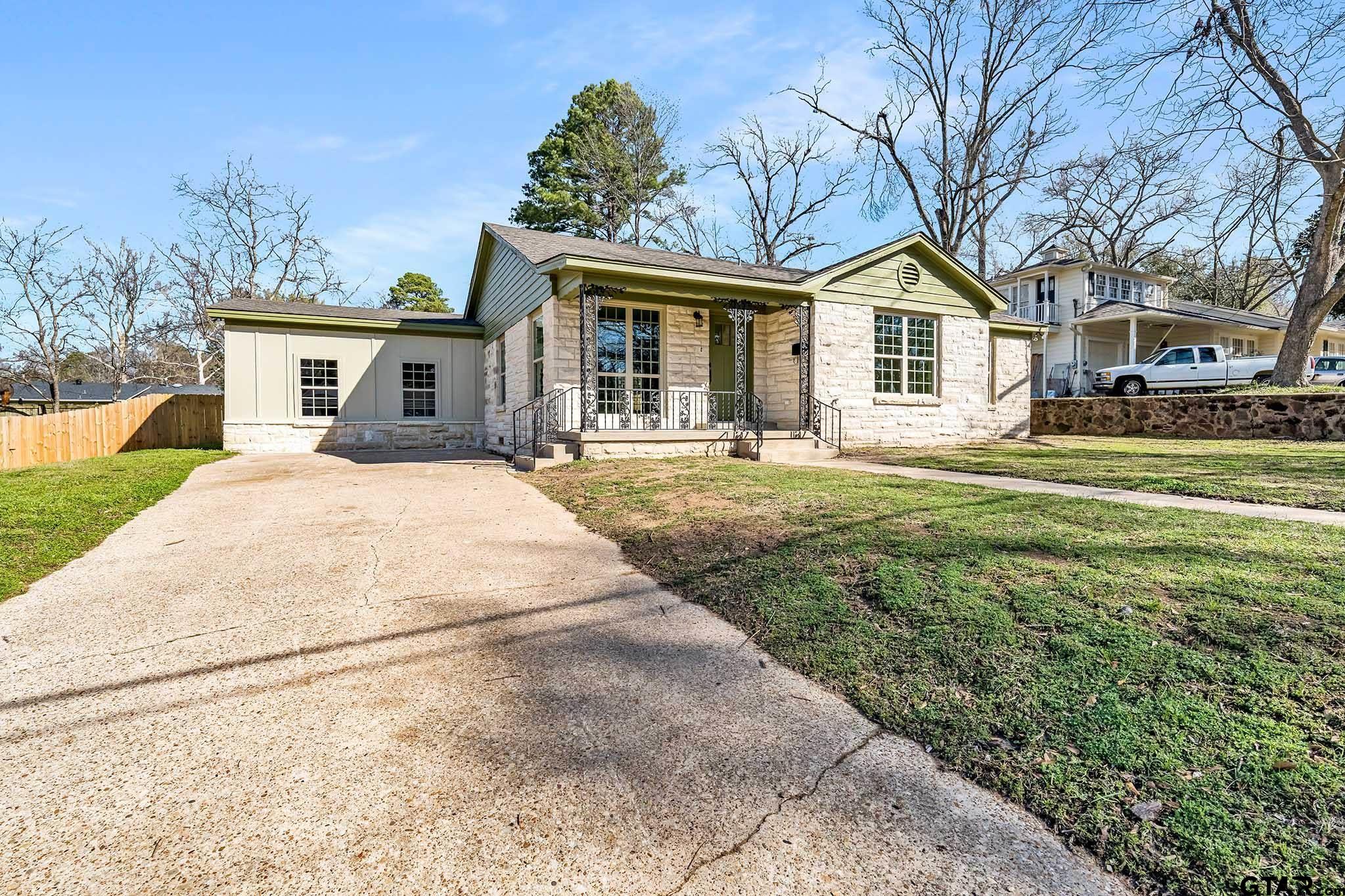 915 Camellia St, Tyler, Texas 75701, 3 Bedrooms Bedrooms, ,2 BathroomsBathrooms,Single Family Detached,For Sale,Camellia St,24002162