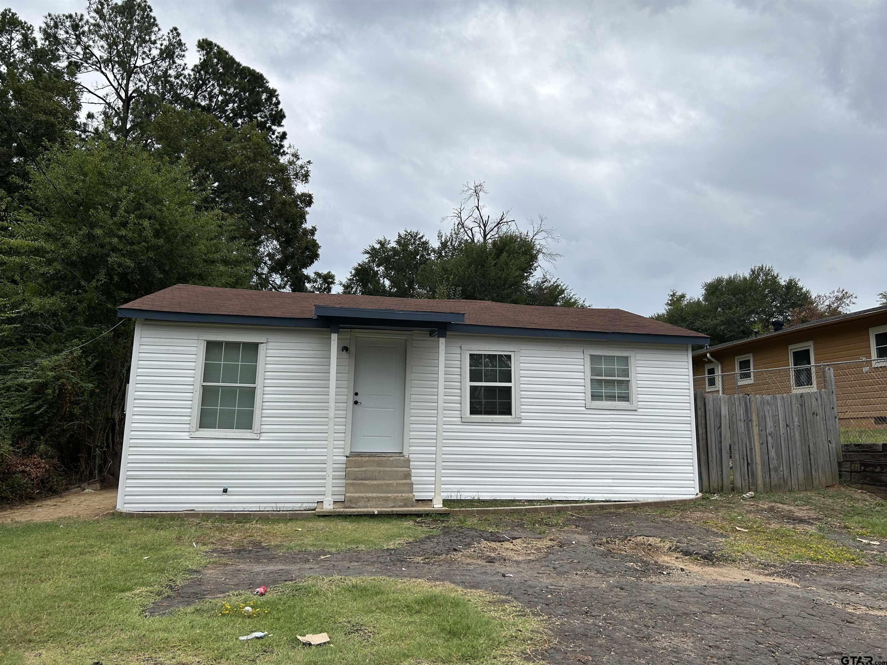 812 26th St, Tyler, Texas 75702, 2 Bedrooms Bedrooms, ,1 BathroomBathrooms,Single Family Detached,For Sale,26th St,24002221