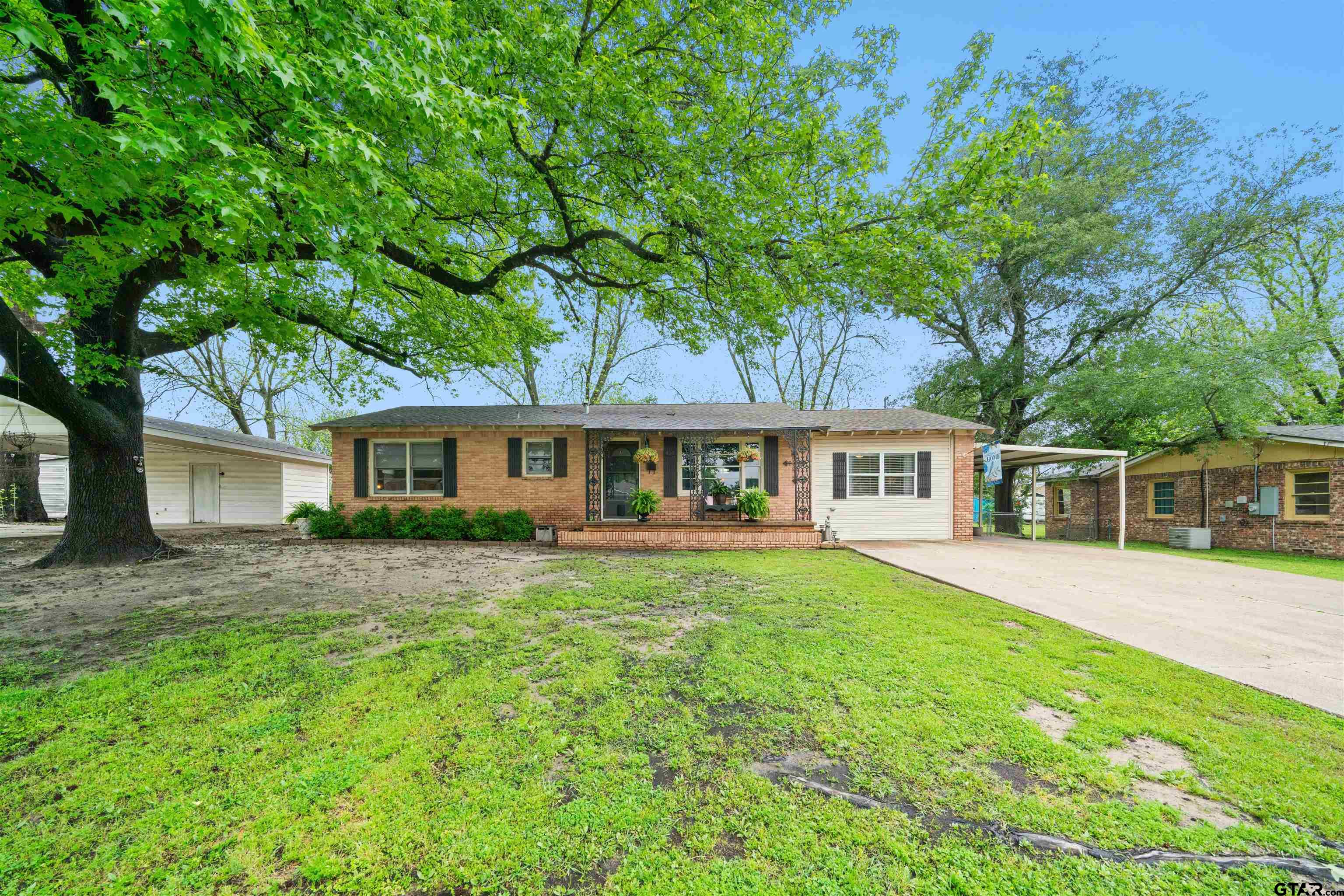 413 South St, Lindale, Texas 75771, 4 Bedrooms Bedrooms, ,2 BathroomsBathrooms,Single Family Detached,For Sale,South St,24004739