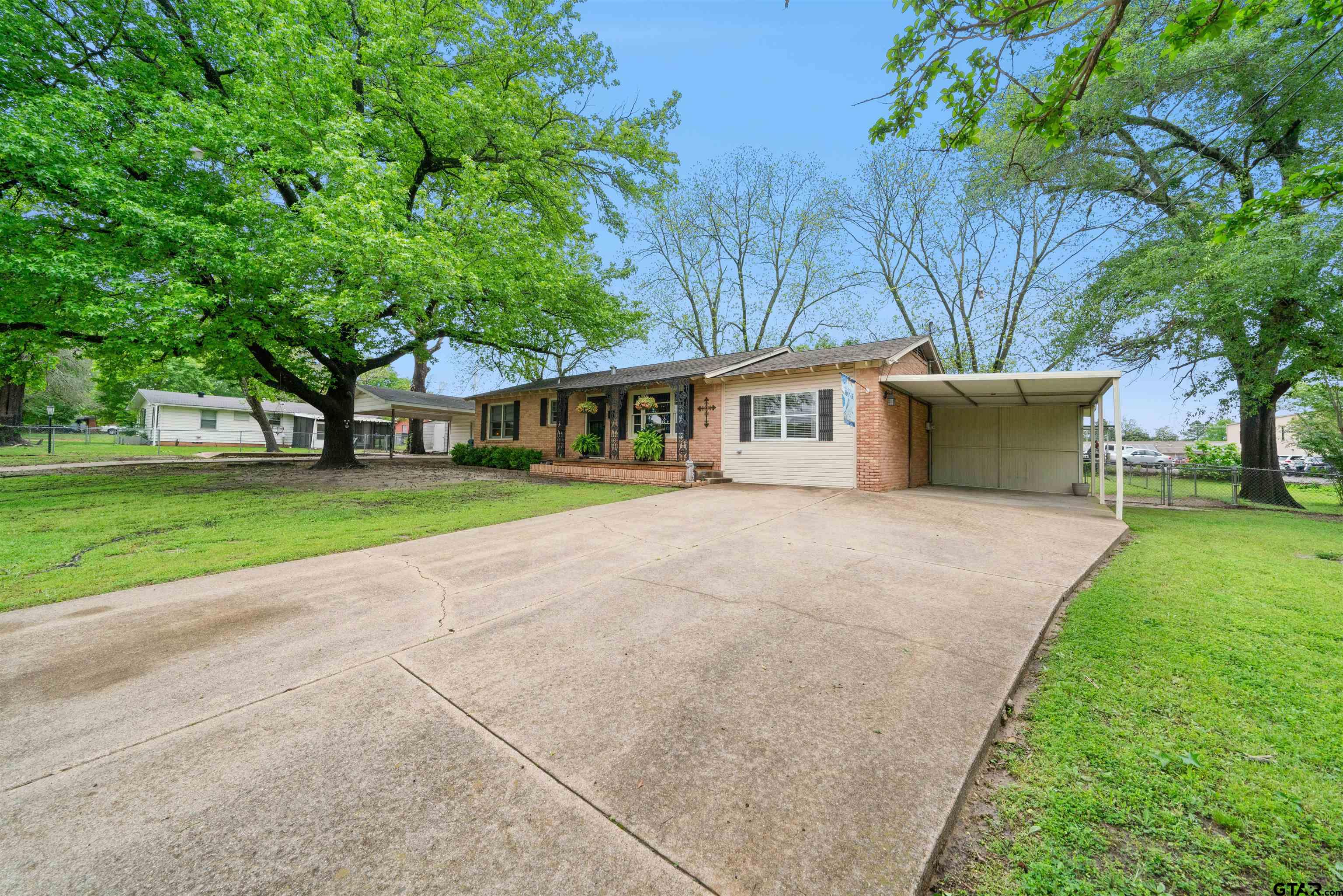 413 South St, Lindale, Texas 75771, 4 Bedrooms Bedrooms, ,2 BathroomsBathrooms,Single Family Detached,For Sale,South St,24004739