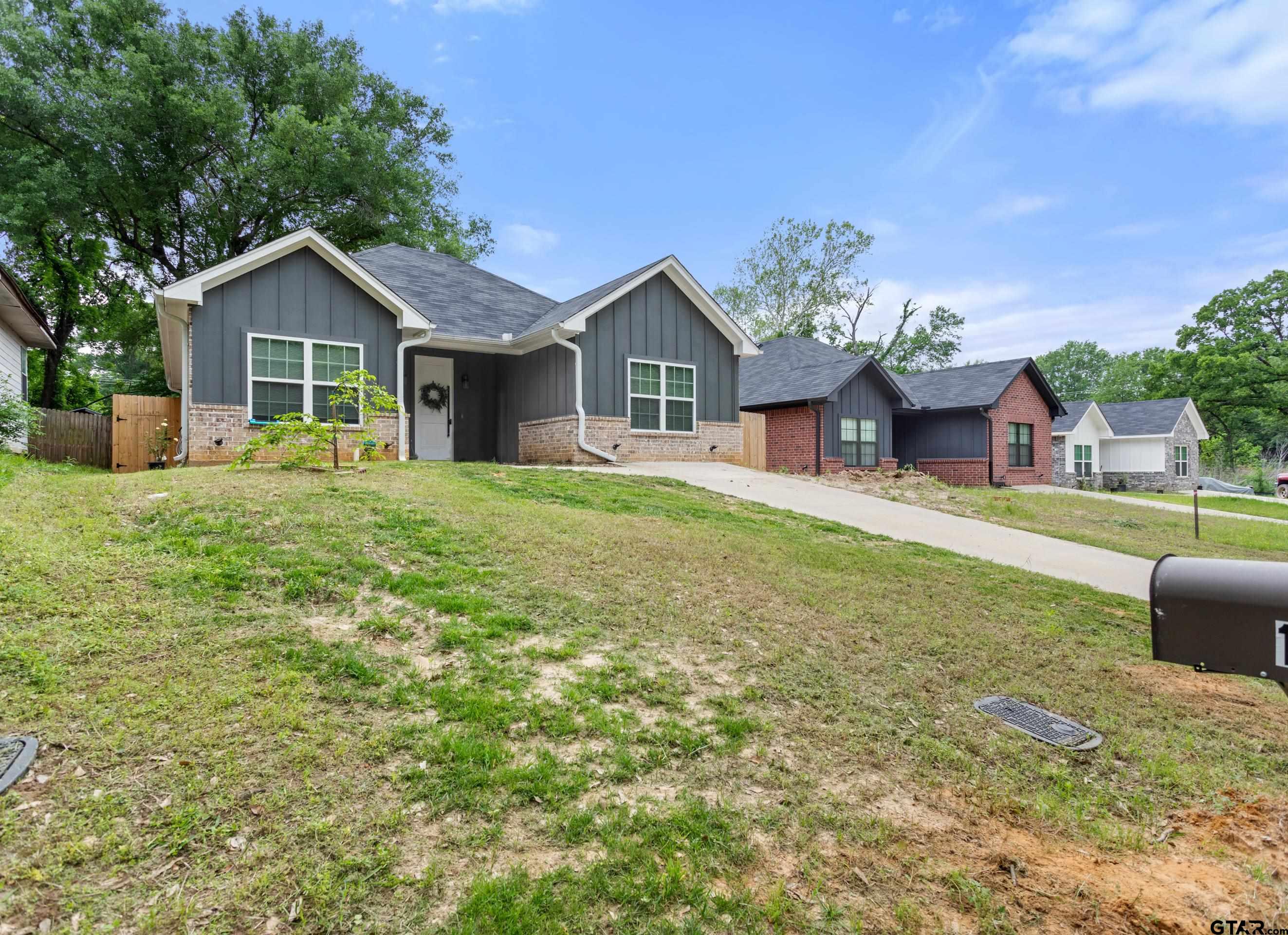 1302 30th, Tyler, Texas 75702, 3 Bedrooms Bedrooms, ,2 BathroomsBathrooms,Single Family Detached,For Sale,30th,24005336