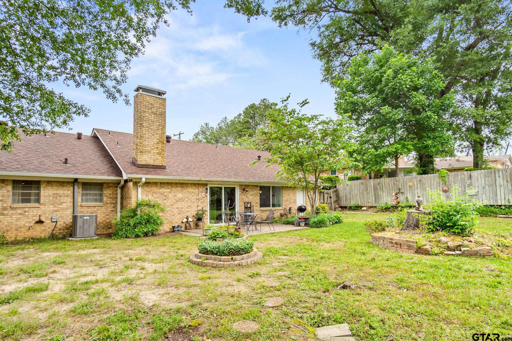 901 Neches Drive, Tyler, Texas 75702, 3 Bedrooms Bedrooms, ,2 BathroomsBathrooms,Single Family Detached,For Sale,Neches Drive,24005470