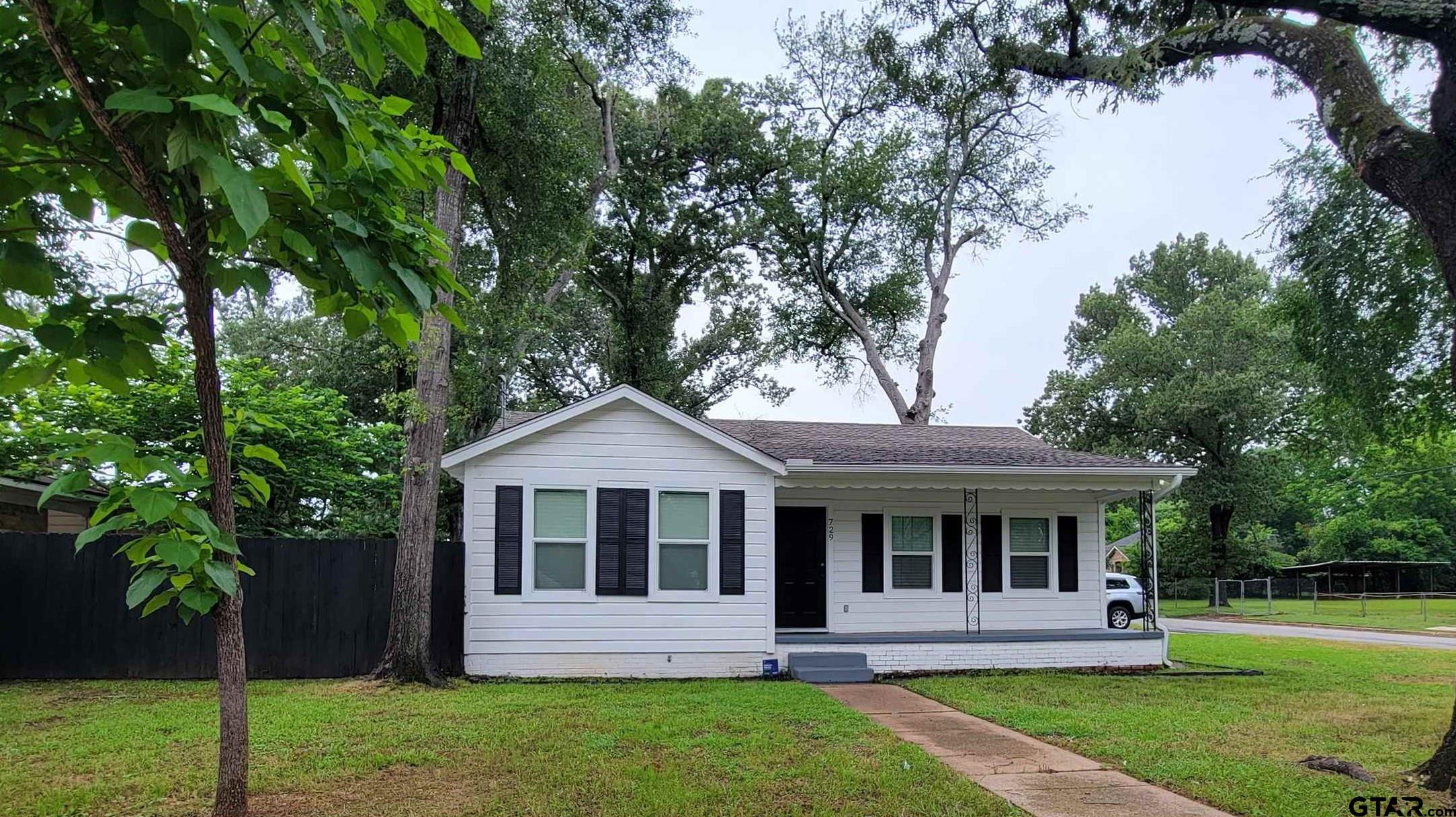 729 Palmer, Tyler, Texas 75701, 2 Bedrooms Bedrooms, ,1 BathroomBathrooms,Single Family Detached,For Sale,Palmer,24006600