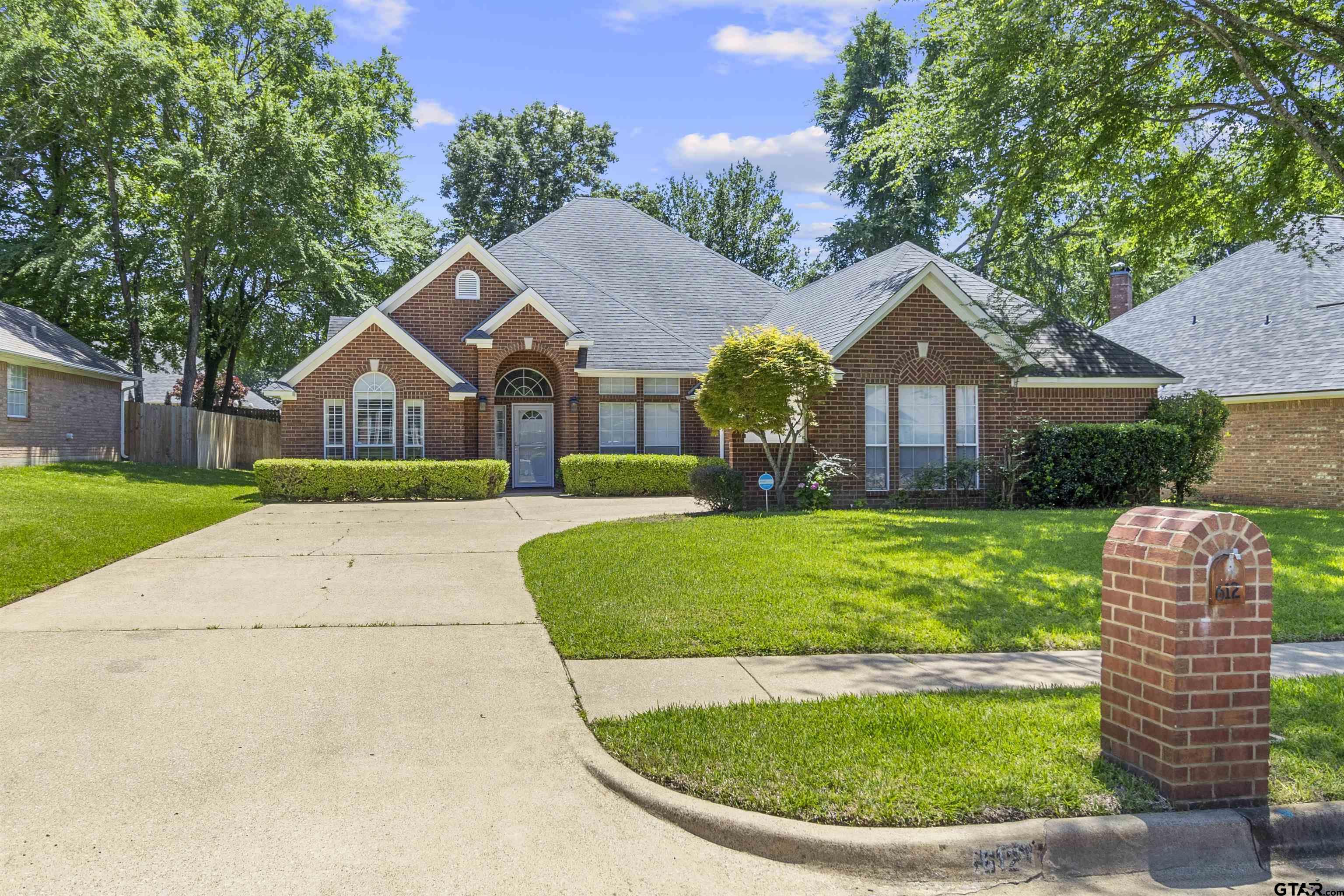 612 Prestonwood Cir Tyler, Texas 75703 Price 385,000 MLS 24006648