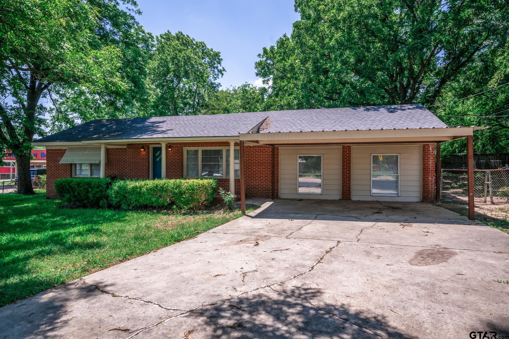 611 N Main St