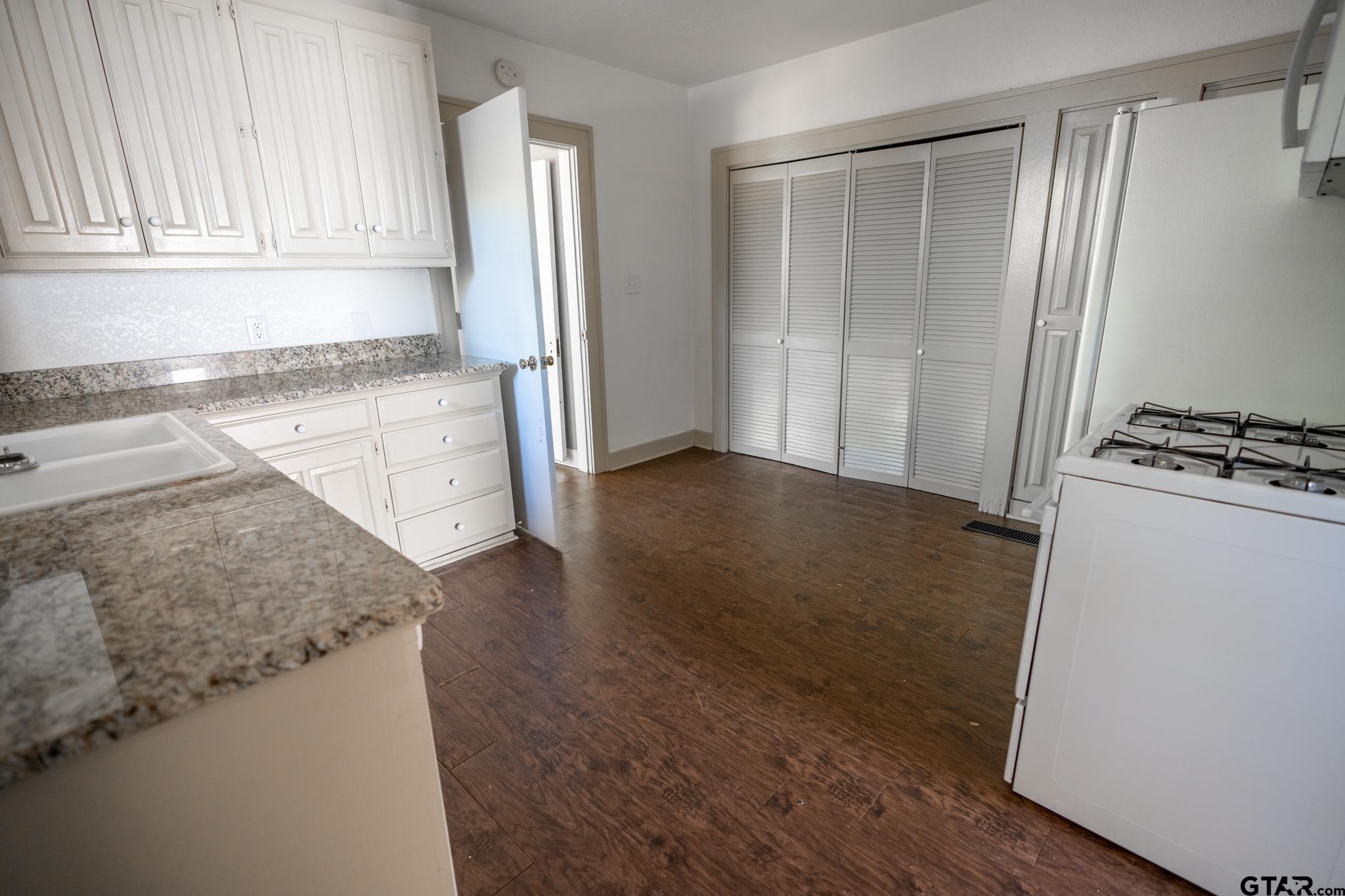 701 W Houston St, Tyler, Texas image 24