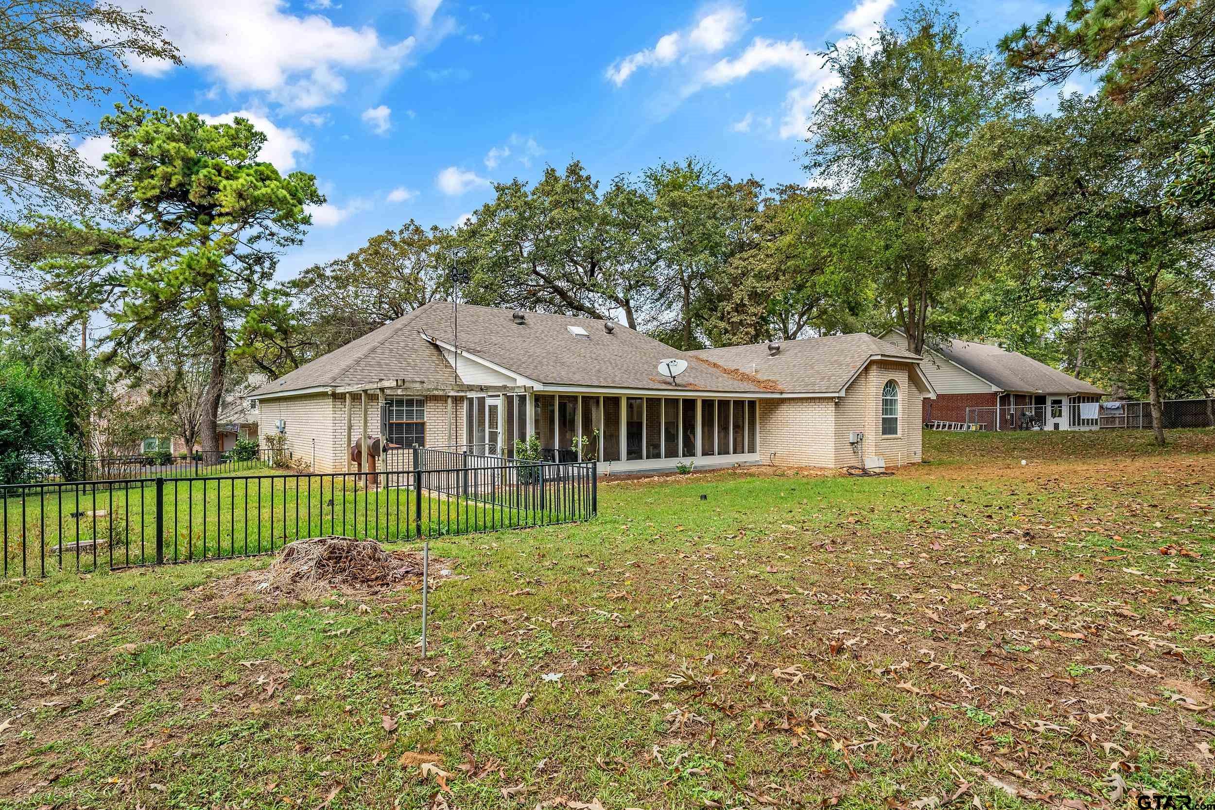 17811 Regal Row, Flint, Texas image 20