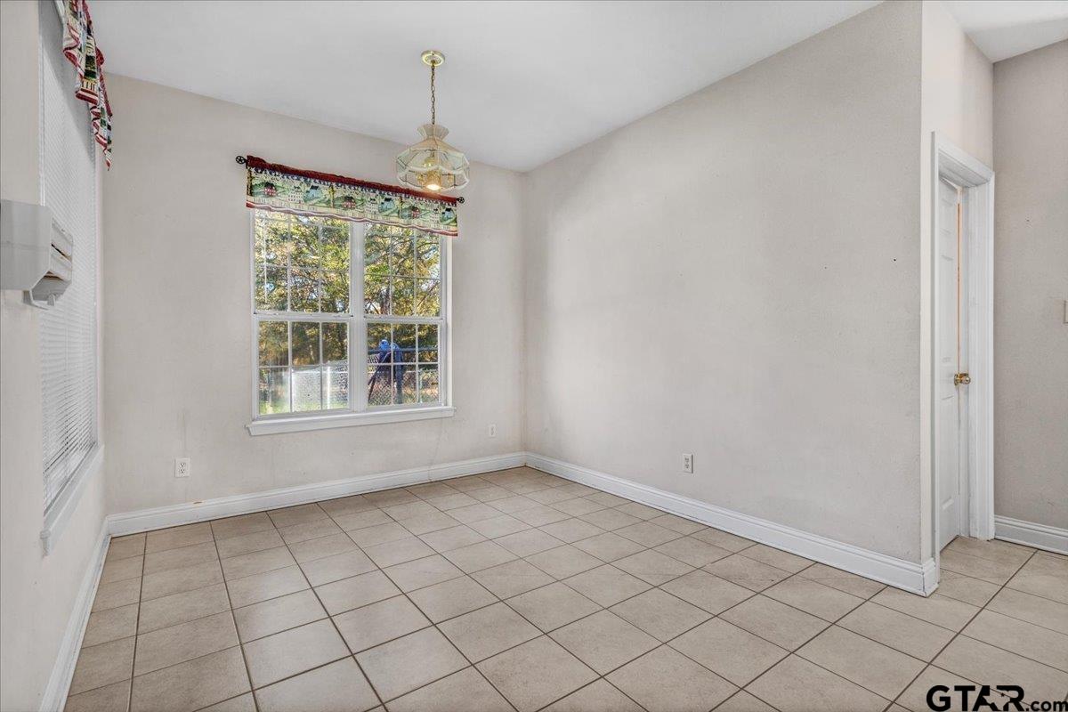 115 Cr 3302, Omaha, Texas image 13