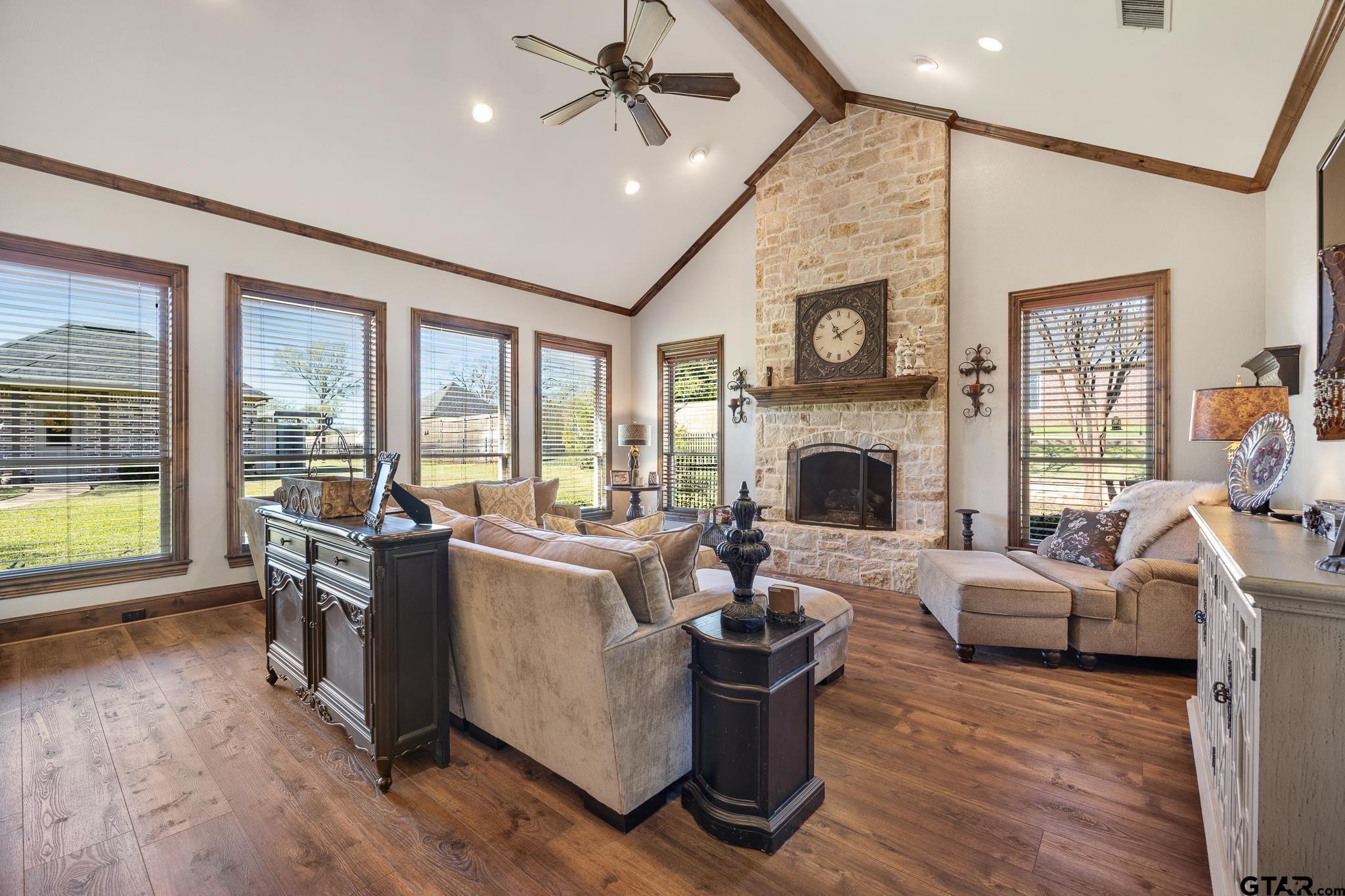 108 Pecan Valley Dr