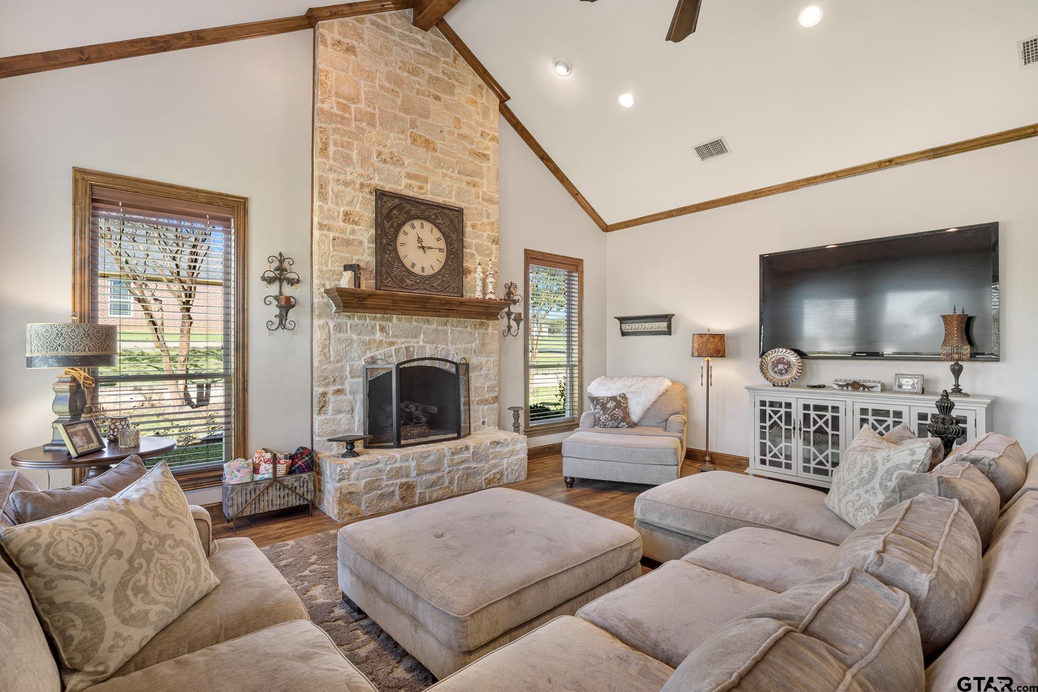 108 Pecan Valley Dr