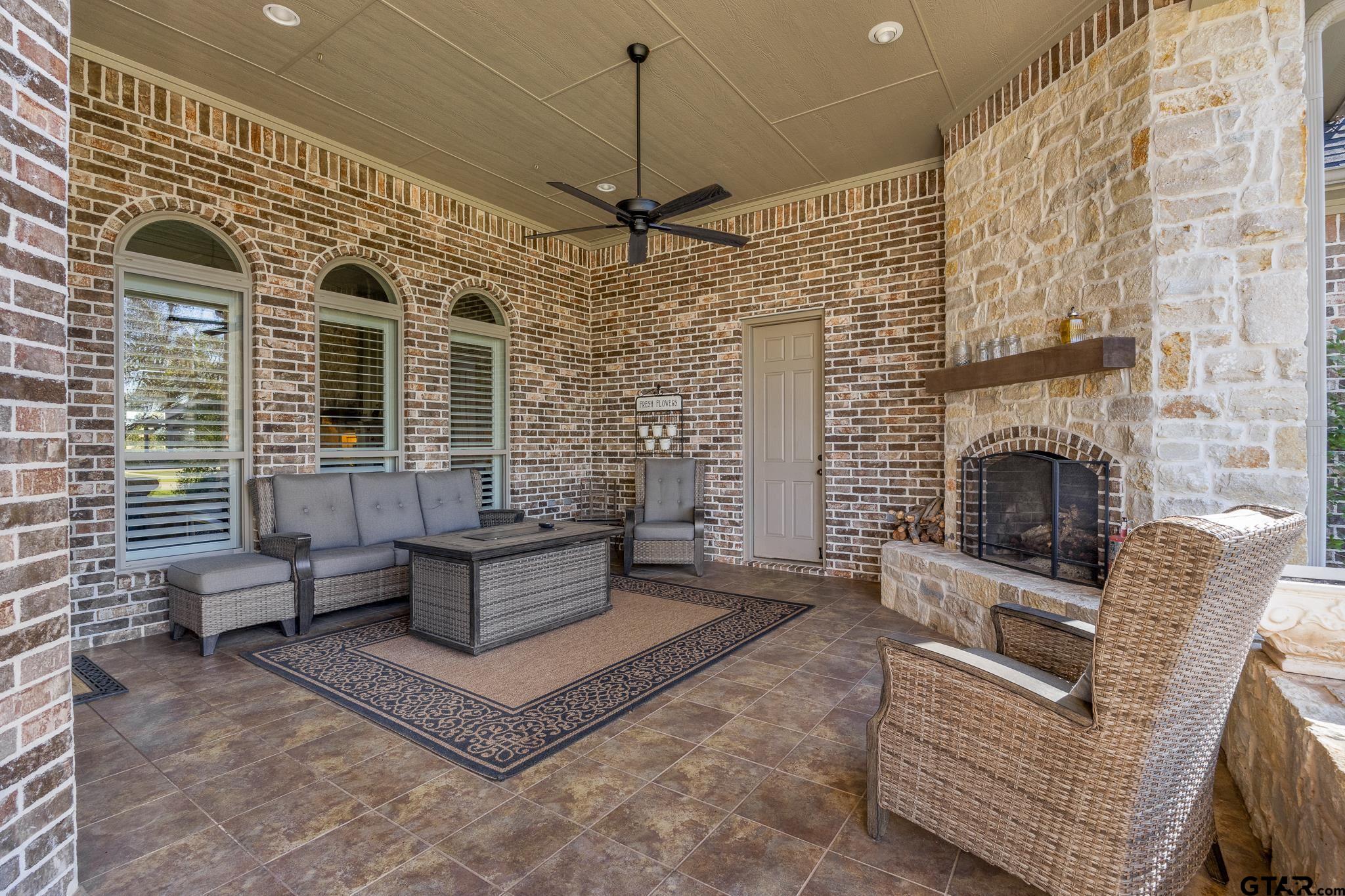 108 Pecan Valley Dr